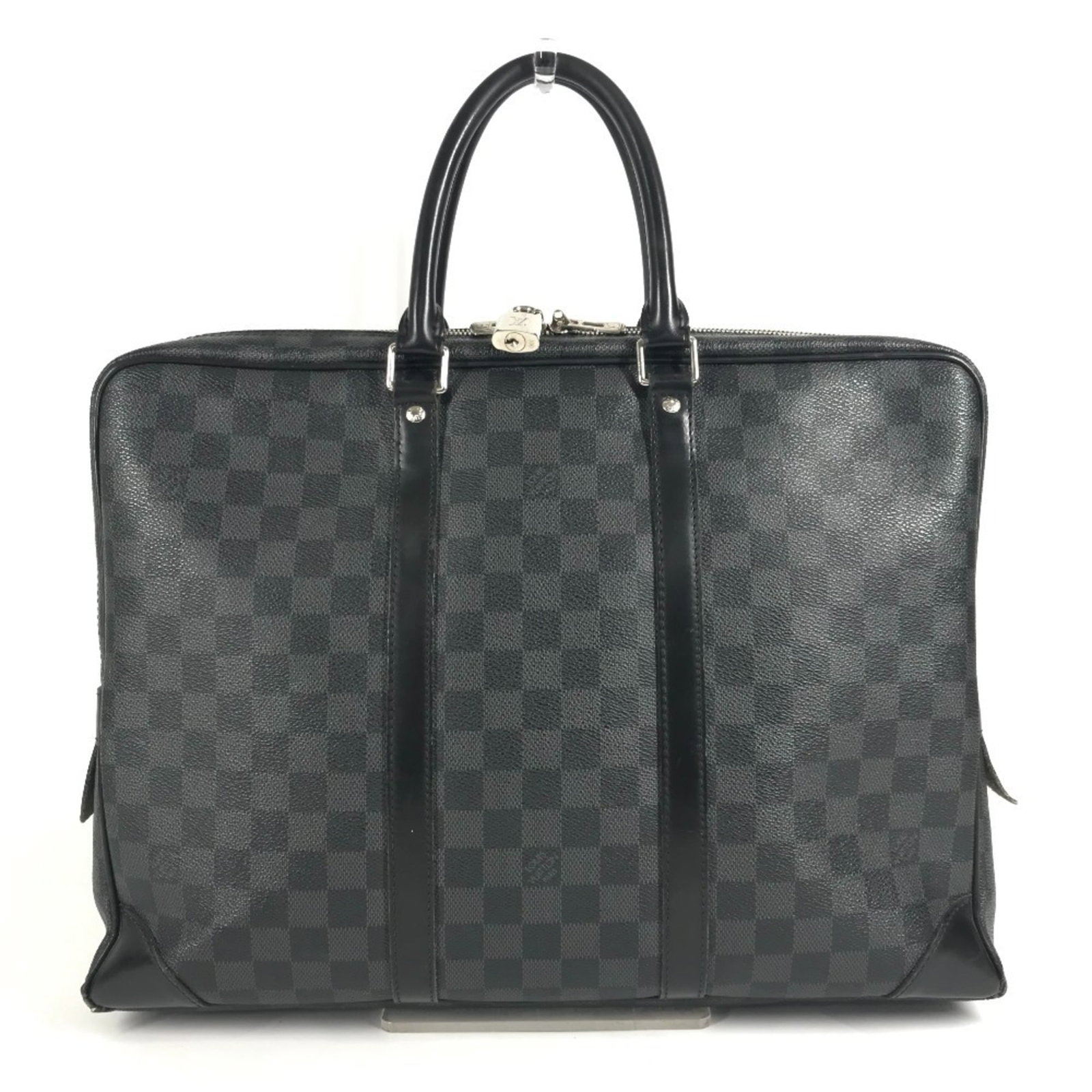 Louis Vuitton Handbag Tote Bag Damier Graphite Canvas: Louis Vuitton Handbag Tote Bag Damier Graphite Canvas Damier Graphite canvas adds an edgy touch to this pre-owned Louis Vuitton tote bag. With its classic design and durable construction, this versati
