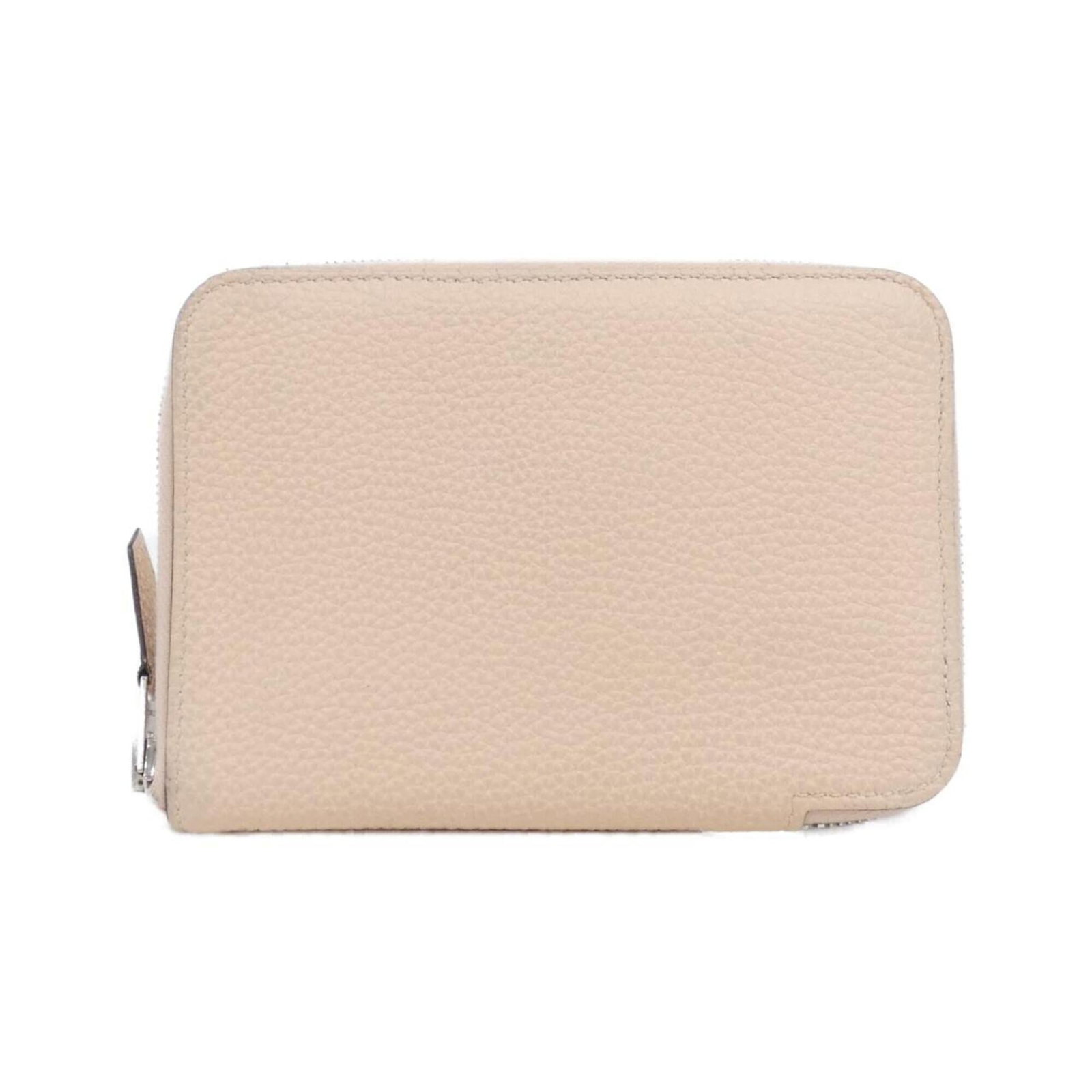 Hermes Coin Purse/Coin Case Togo Leather: Hermes Coin Purse/Coin Case Togo Leather Togo leather craftsmanship shines in this Rose Eglantine coin purse, featuring a subtle rose hue that adds a touch of elegance to any outfit. Measuring 9.5cm x