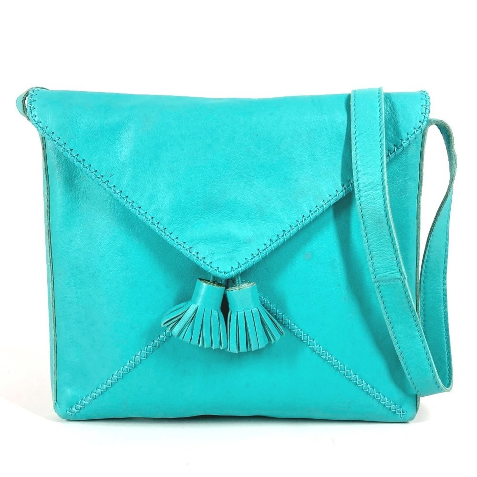 Hermes Pochette Shoulder Bag Leather: Hermes Pochette Shoulder Bag Leather Turquoise leather adds a pop of color to this pre-owned Hermes Pochette Shoulder Bag. With its classic design and timeless style, this bag still offers a chic and 