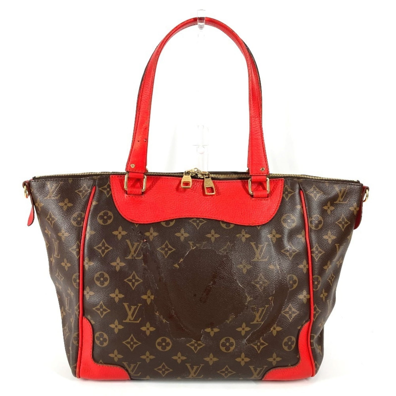 Louis Vuitton Shoulder Bag Monogram: Louis Vuitton Shoulder Bag Monogram This Louis Vuitton Shoulder Bag Monogram features the iconic brand's signature brown and red monogram pattern. With its classic design and timeless style, this bag