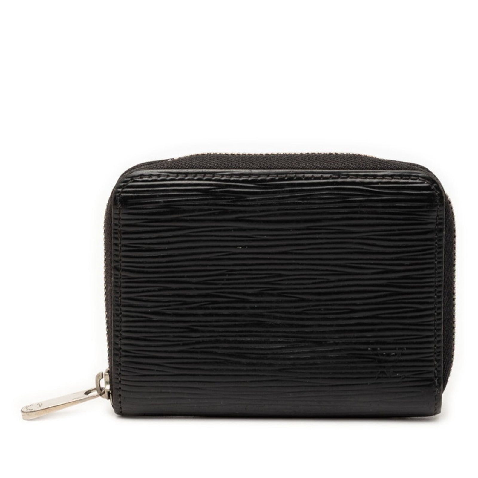 Louis Vuitton Coin Purse/Coin Case Leather: Louis Vuitton Coin Purse/Coin Case Leather Black Louis Vuitton Coin Purse/Coin Case Leather in good condition, with traces of usage and minor scratches. Measuring 8cm x 11cm x 2cm, this classic design