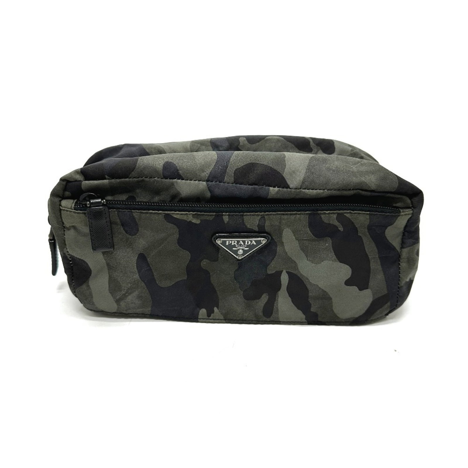 Prada Clutch Bag Handbag Nylon: Prada Clutch Bag Handbag Nylon This Prada nylon clutch bag features a sleek gray color and a sturdy zipper closure. With its compact size and durable material, it's perfect for adding a touch of sophi