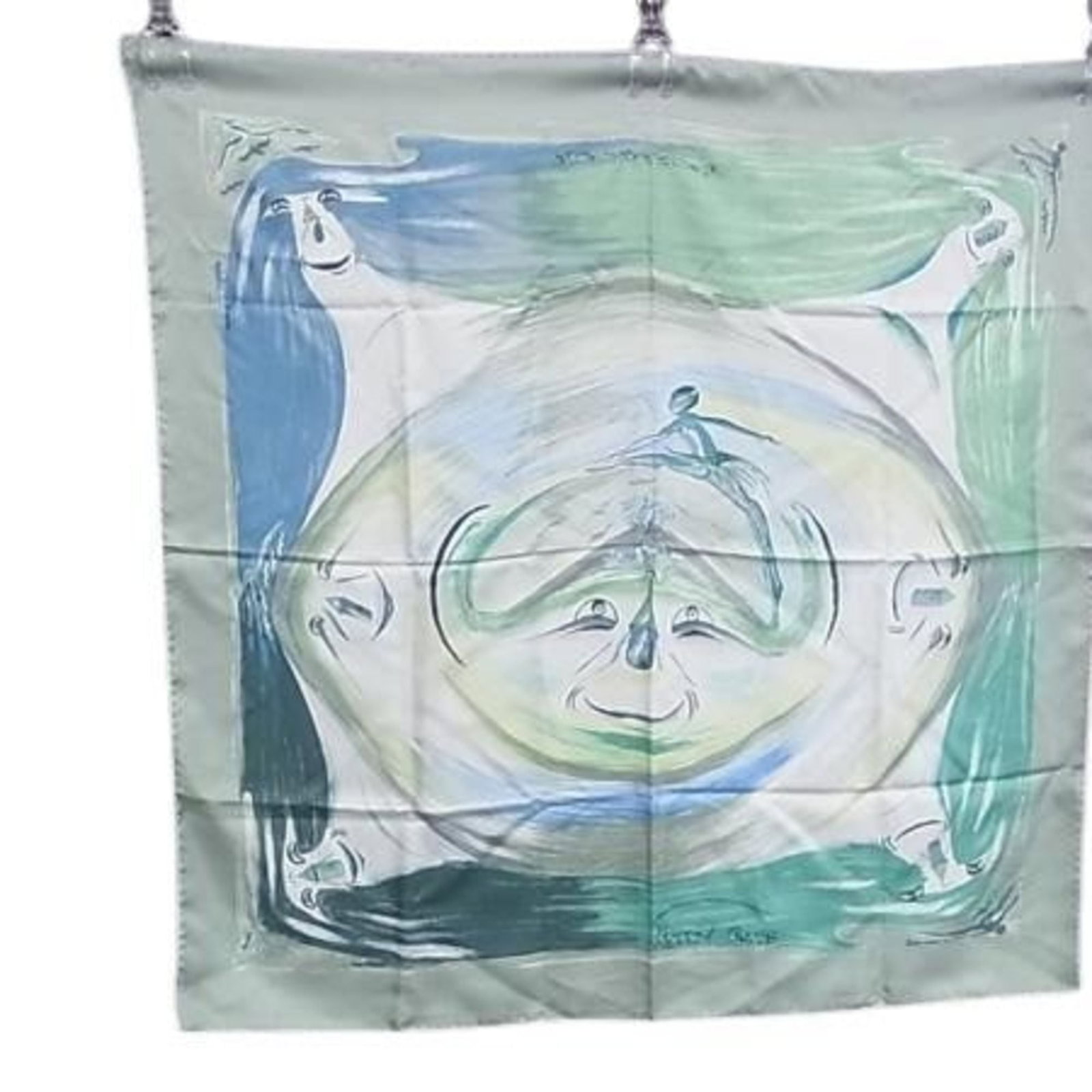 Hermes Scarf Silk 100%: Hermes Scarf Silk 100% Silk 100% multi-color Hermes scarf in excellent condition, featuring a few subtle traces of usage and minor scratches. The vibrant colors remain rich and intact, showcasing the
