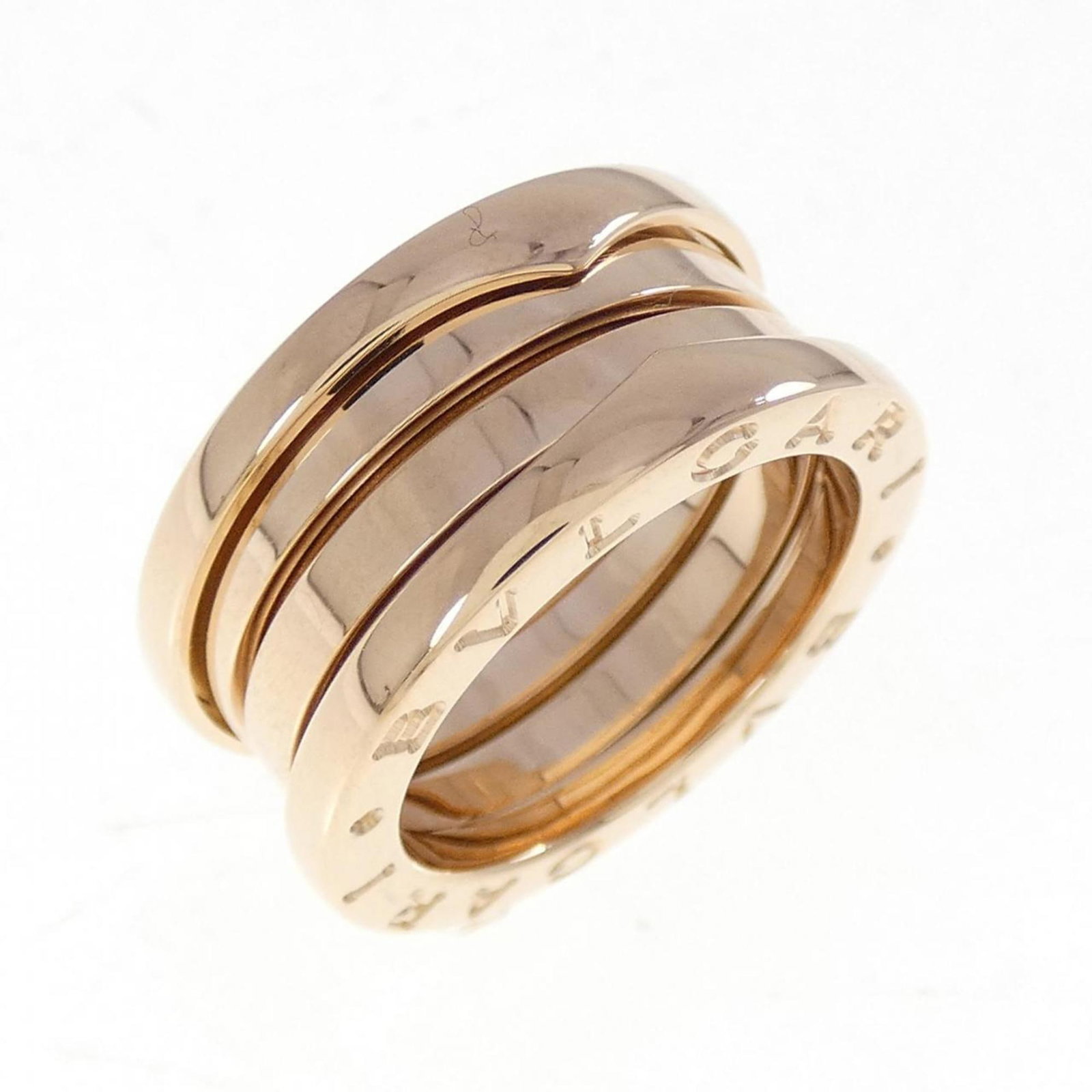 Bvlgari Band Ring Pink Gold (18K): Bvlgari Band Ring Pink Gold (18K) Bvlgari Band Ring in Pink Gold (18K) boasts a sleek design with a subtle pink hue. Made from high-quality 18K pink gold, this band ring showcases the Italian luxury
