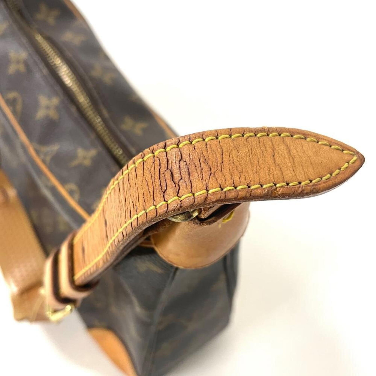 Louis Vuitton Shoulder Bag Monogram - 4