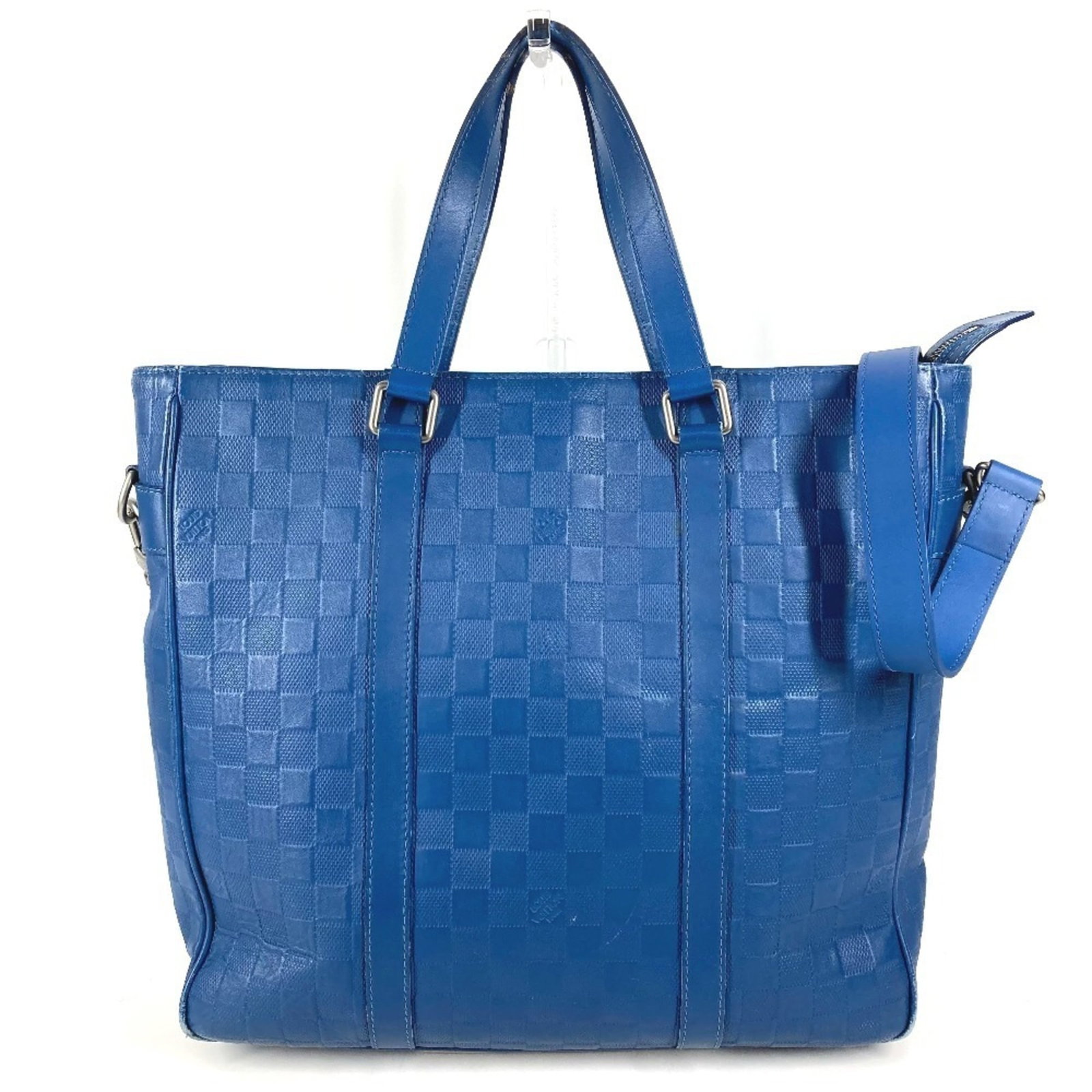 Louis Vuitton Shoulder Bag Tote Bag Damier Infini: Louis Vuitton Shoulder Bag Tote Bag Damier Infini Damier Infini pattern adds visual interest to this pre-owned Louis Vuitton shoulder bag tote. Measuring 32.5cm x 34.5cm x 8.5cm, the blue Damier Infin
