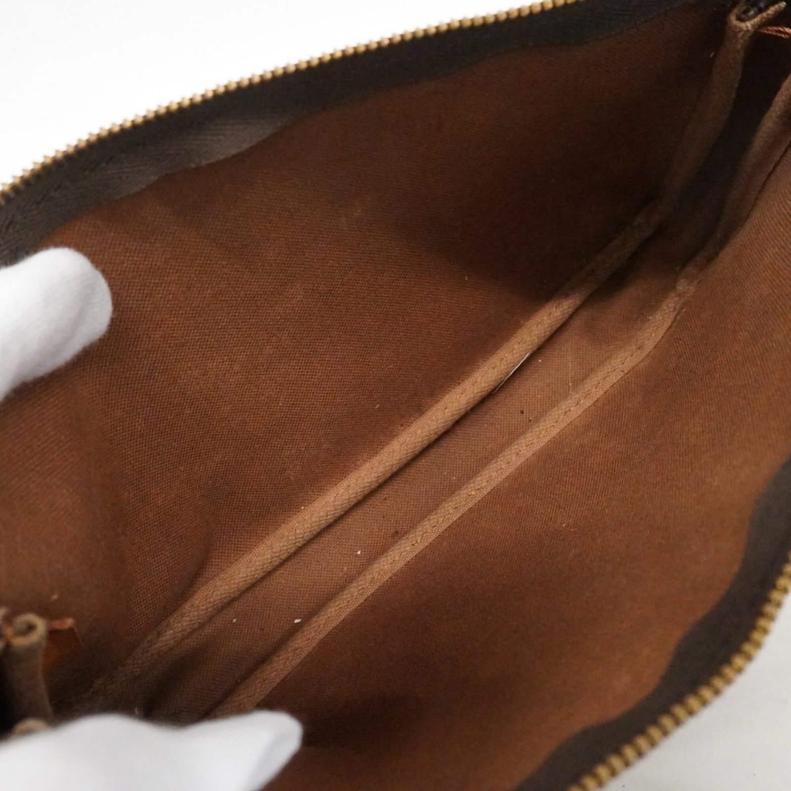 Louis Vuitton Pouch - 4