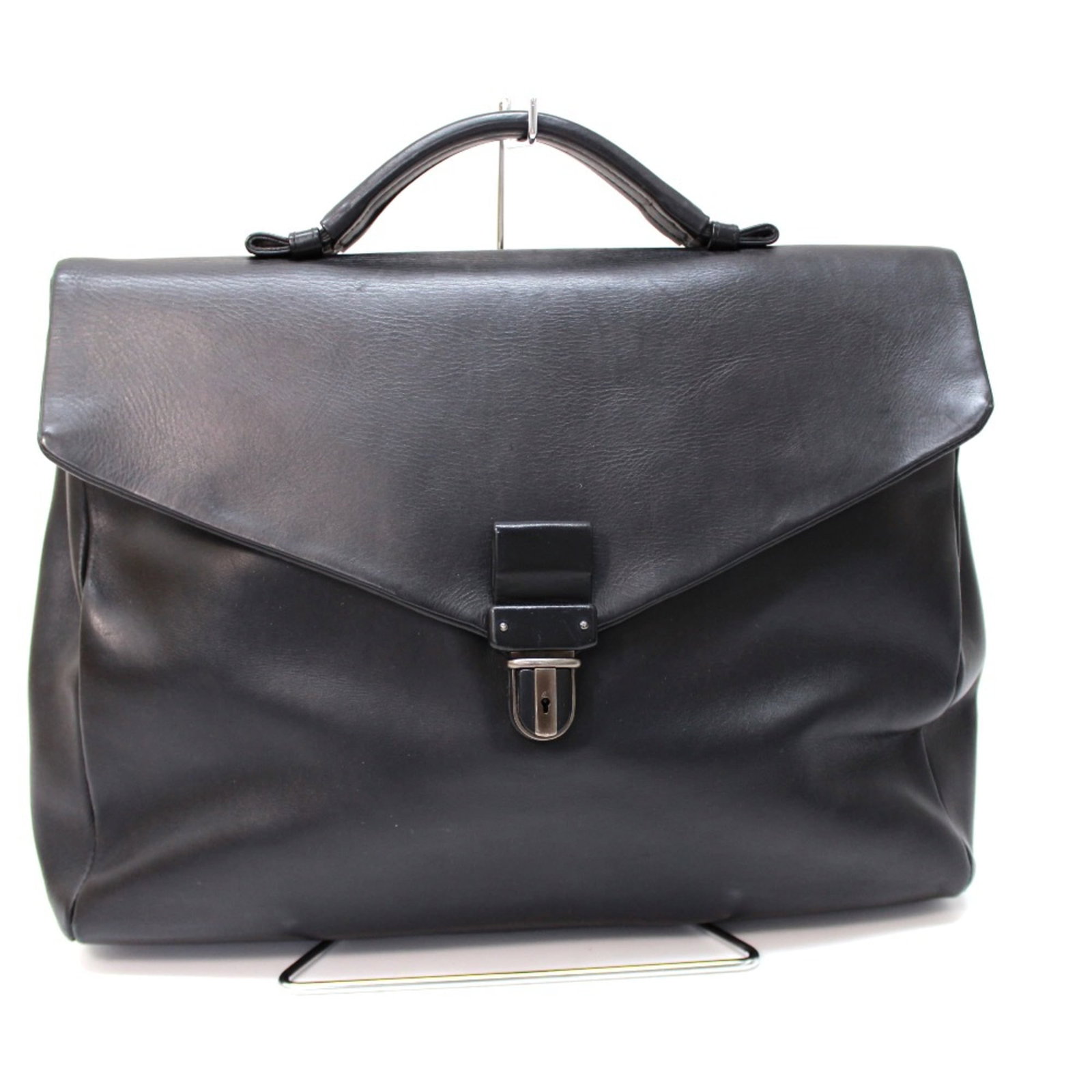 Bottega Veneta Briefcase Leather: Bottega Veneta Briefcase Leather The Bottega Veneta Briefcase Leather boasts sleek black leather construction with clean lines and classic design. Measuring 38cm wide, 29.5cm tall, and 8.5cm deep,