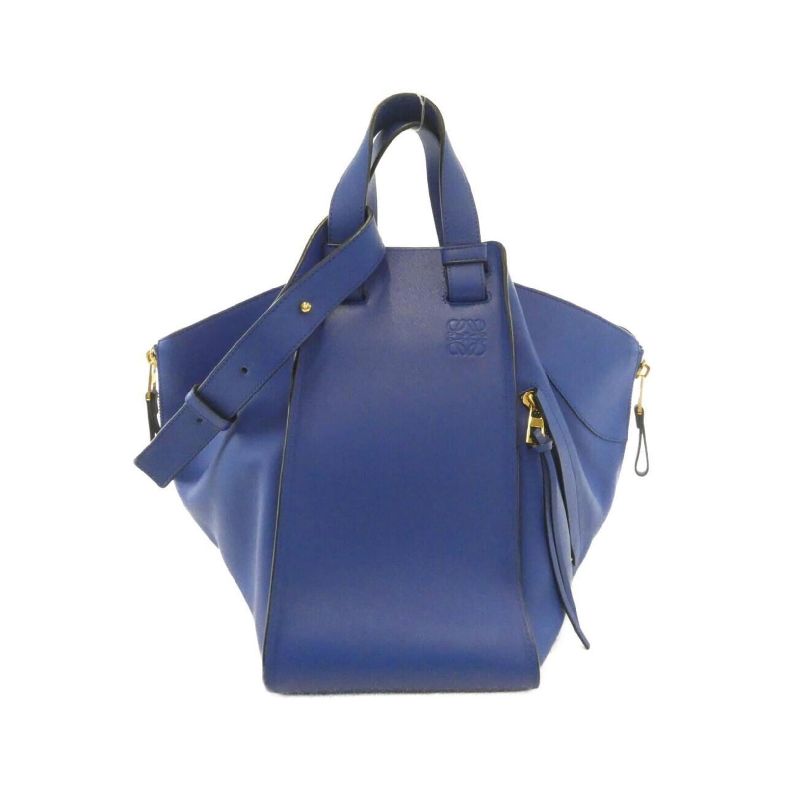 Loewe Pouch Shoulder Bag Leather: Loewe Pouch Shoulder Bag Leather The Loewe Pouch Shoulder Bag Leather is a stylish and versatile accessory featuring high-quality calfskin leather in a beautiful blue hue. With its classic design and 