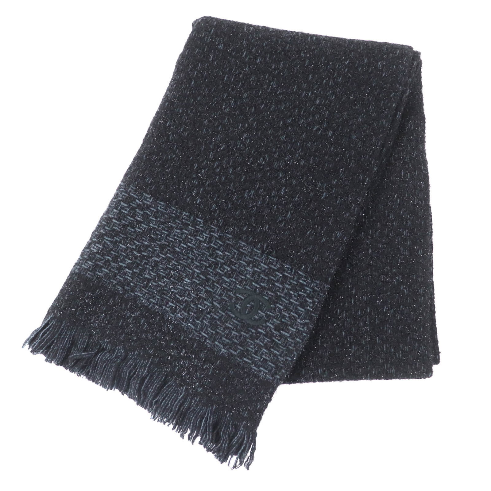 Chanel Stole Cashmere 80% Polyamide 20%: Chanel Stole Cashmere 80% Polyamide 20% Cashmere blend stole from Chanel, featuring 80% polyamide and 20% cashmere. Available in black or blue colors, this used item measures 1.87m x 60.5cm and has a 