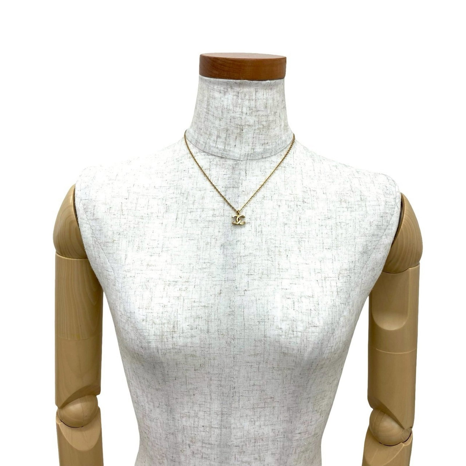 Chanel Coco Mark Necklace Pendant Choker Gold 223-6: Chanel Coco Mark Necklace Pendant Choker Gold 223-6 Gold plated Chanel Coco Mark Necklace Pendant Choker is a stylish accessory featuring the iconic Coco Mark design. With its 9mm x 13mm pendant size 
