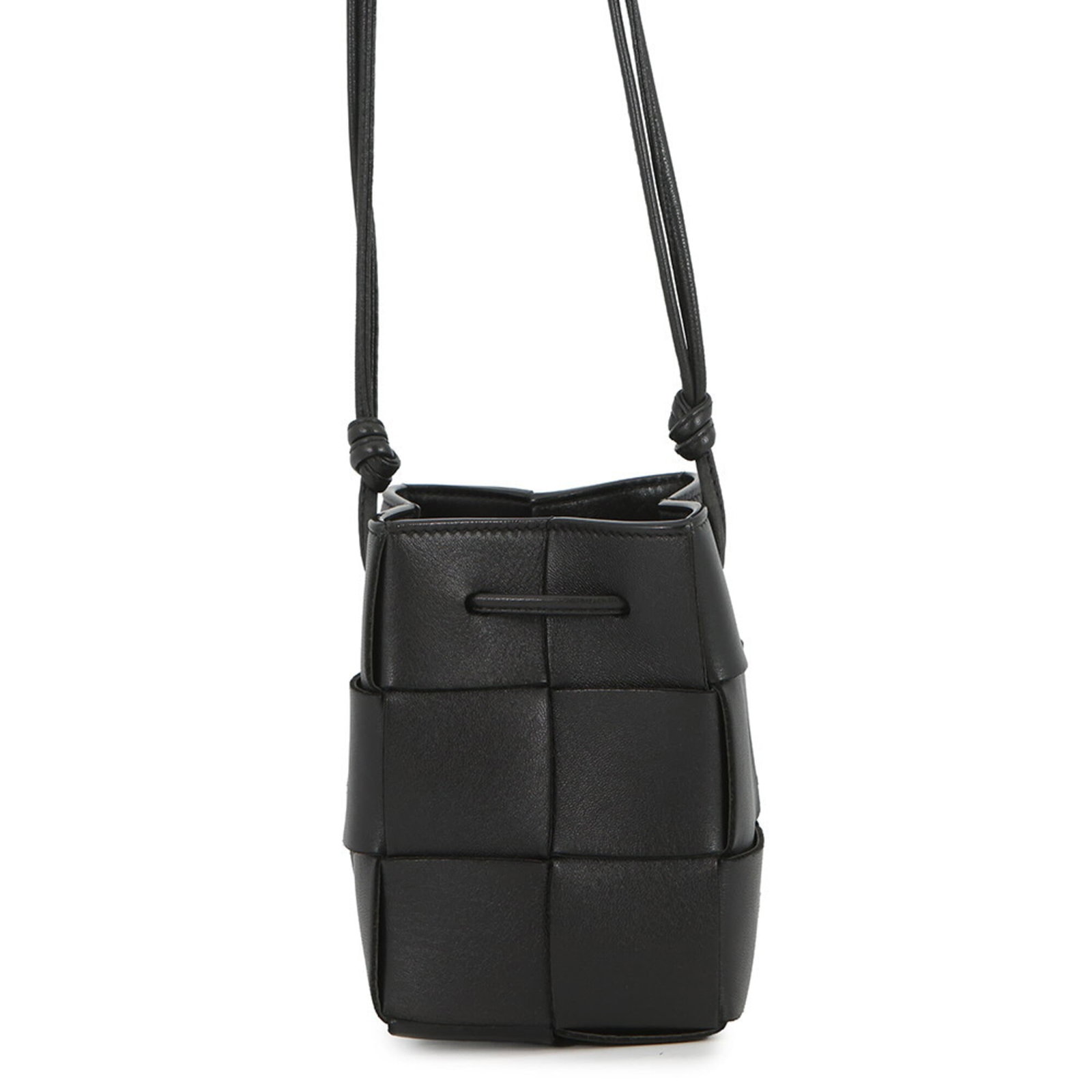 Bottega Veneta Handbag Shoulder Bag Leather: Bottega Veneta Handbag Shoulder Bag Leather Bottega Veneta's iconic shoulder bag features sleek black lambskin leather and an open closure. Measuring 13cm x 9cm x 9cm, this versatile handbag weighs ju