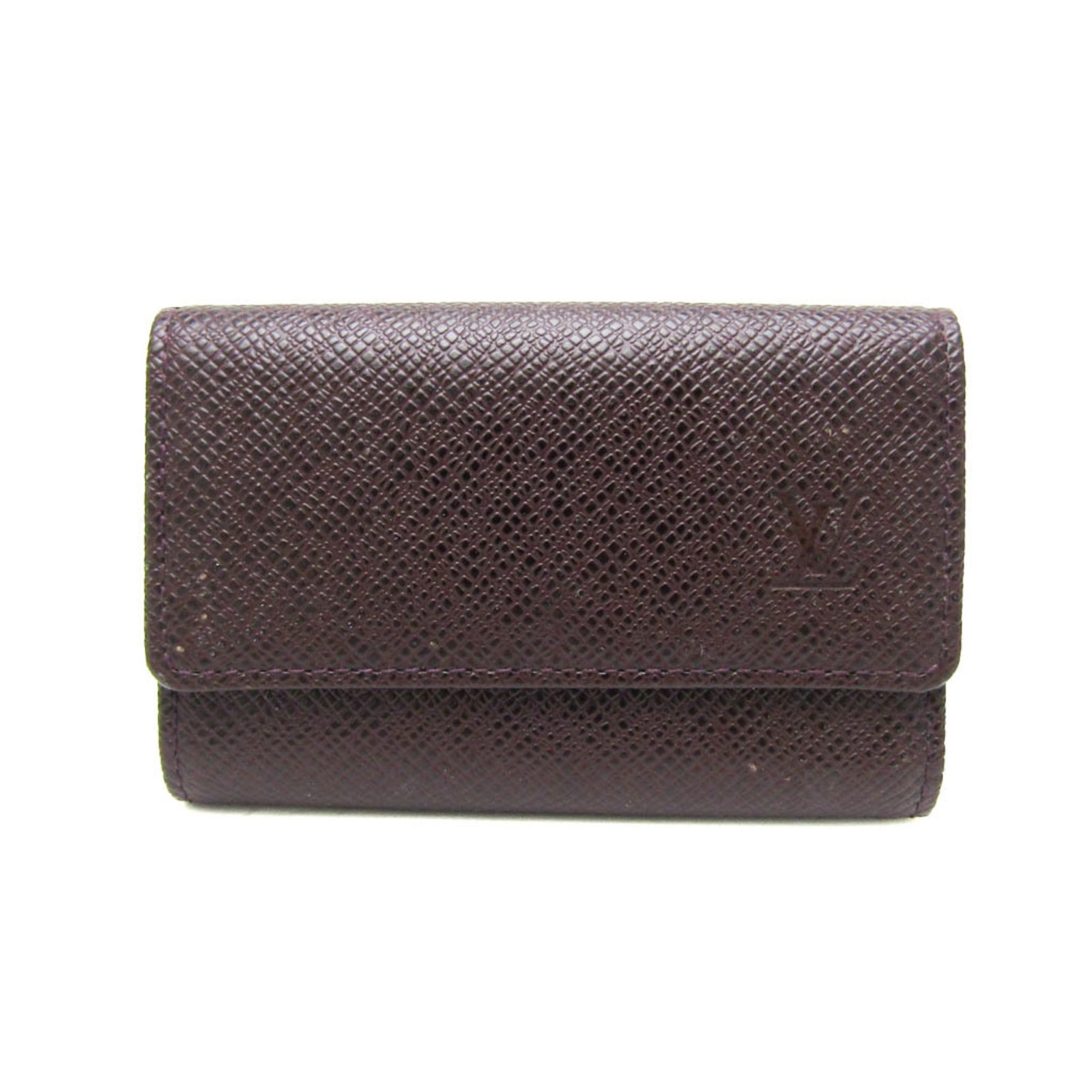 Louis Vuitton Keycase Taiga Leather: Louis Vuitton Keycase Taiga Leather Taiga Leather Keycase from Louis Vuitton boasts six key hooks, crafted from high-quality Acajou leather. The item features a few traces of usage and some minor scra