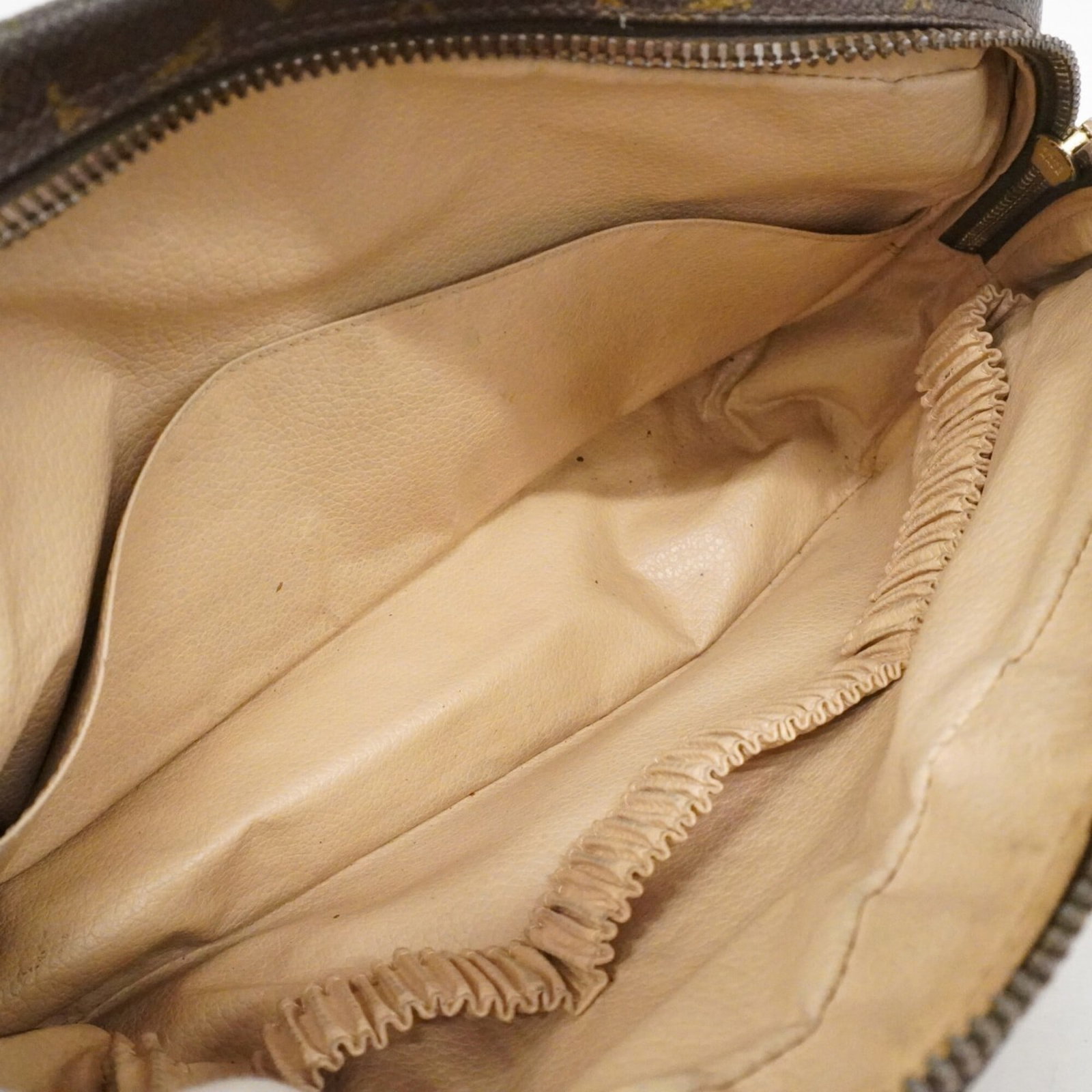 Louis Vuitton Pouch - 4