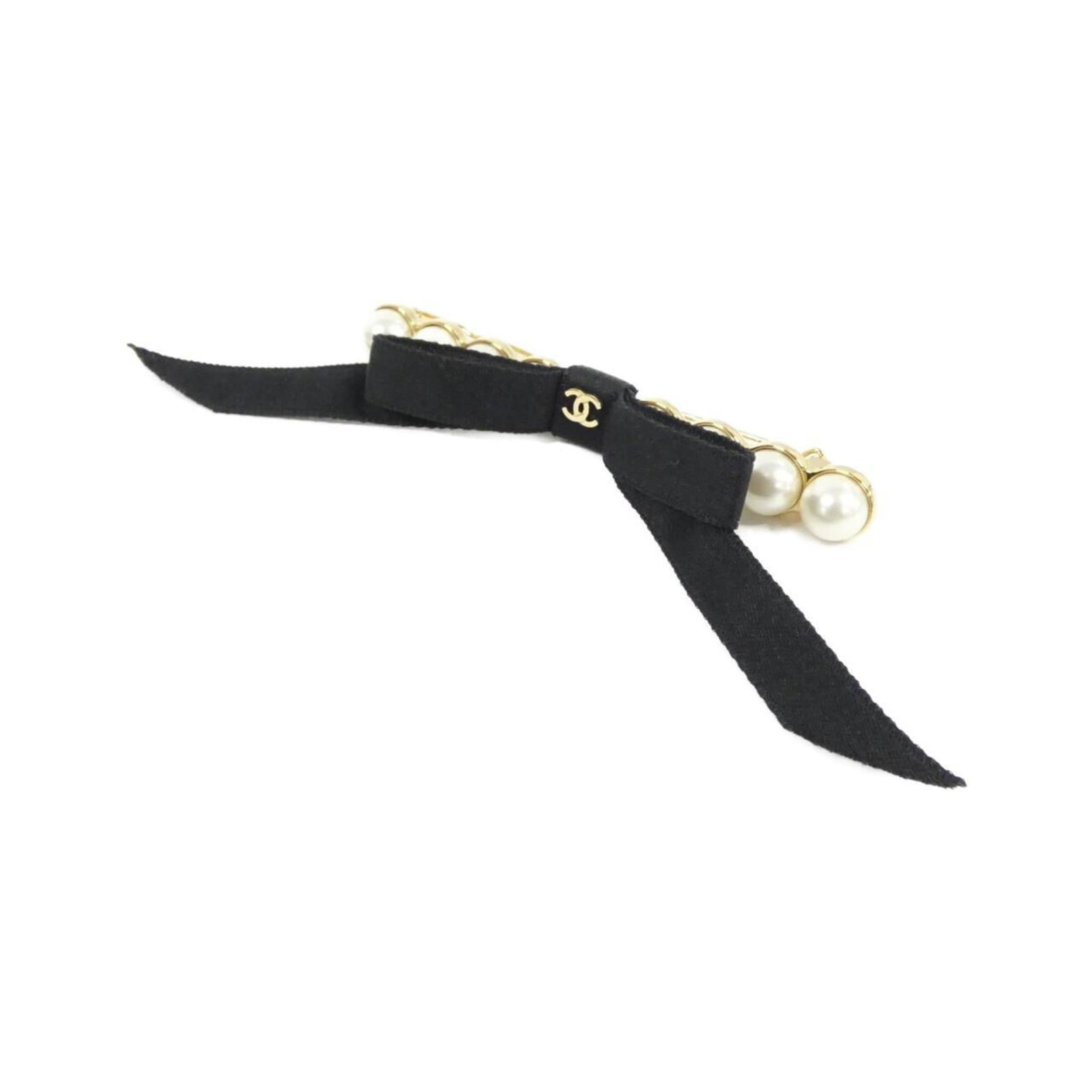 Chanel Barrette Satin: Chanel Barrette Satin Used Chanel Barrette Satin in black satin material with artificial pearl detail, measuring 2cm x 16cm. The item shows some scratches and dirt, but remains in very good condition,
