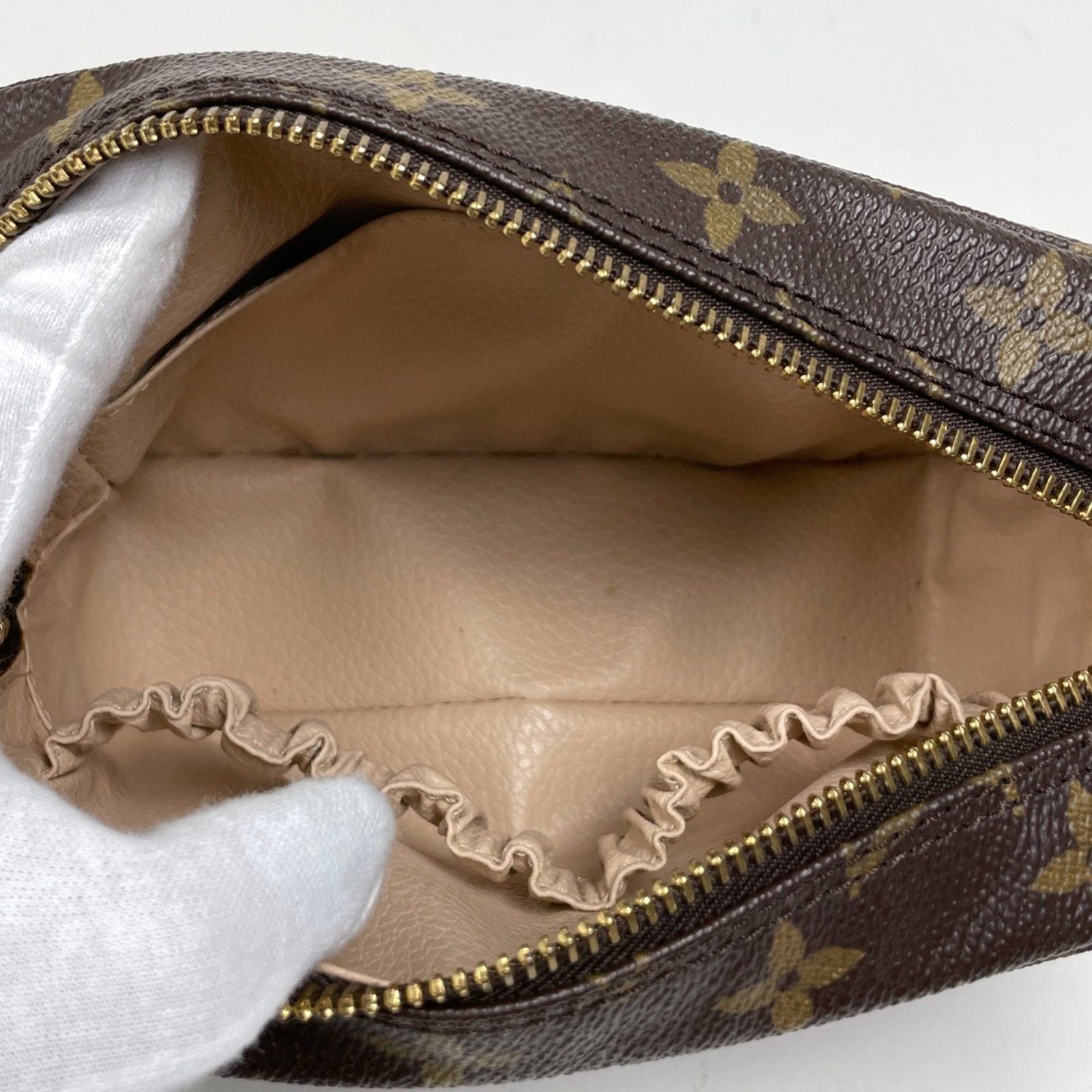 Louis Vuitton Pouch Monogram - 8