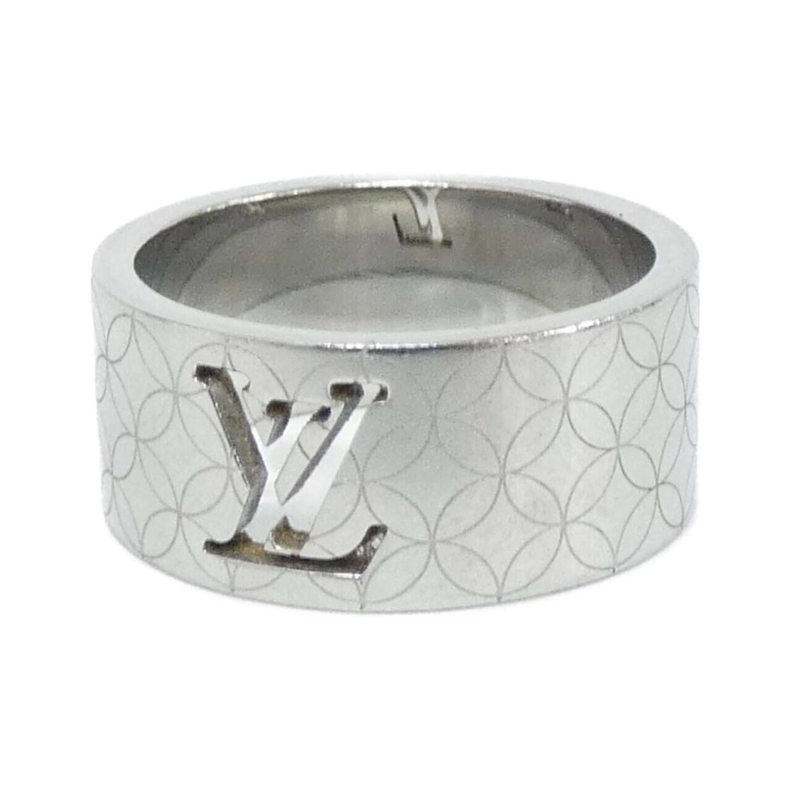 Louis Vuitton Band Ring: Louis Vuitton Band Ring Silver Louis Vuitton Band Ring in excellent used condition, featuring a few traces of usage and minor scratches. The ring's silver finish remains strong, showcasing the iconic