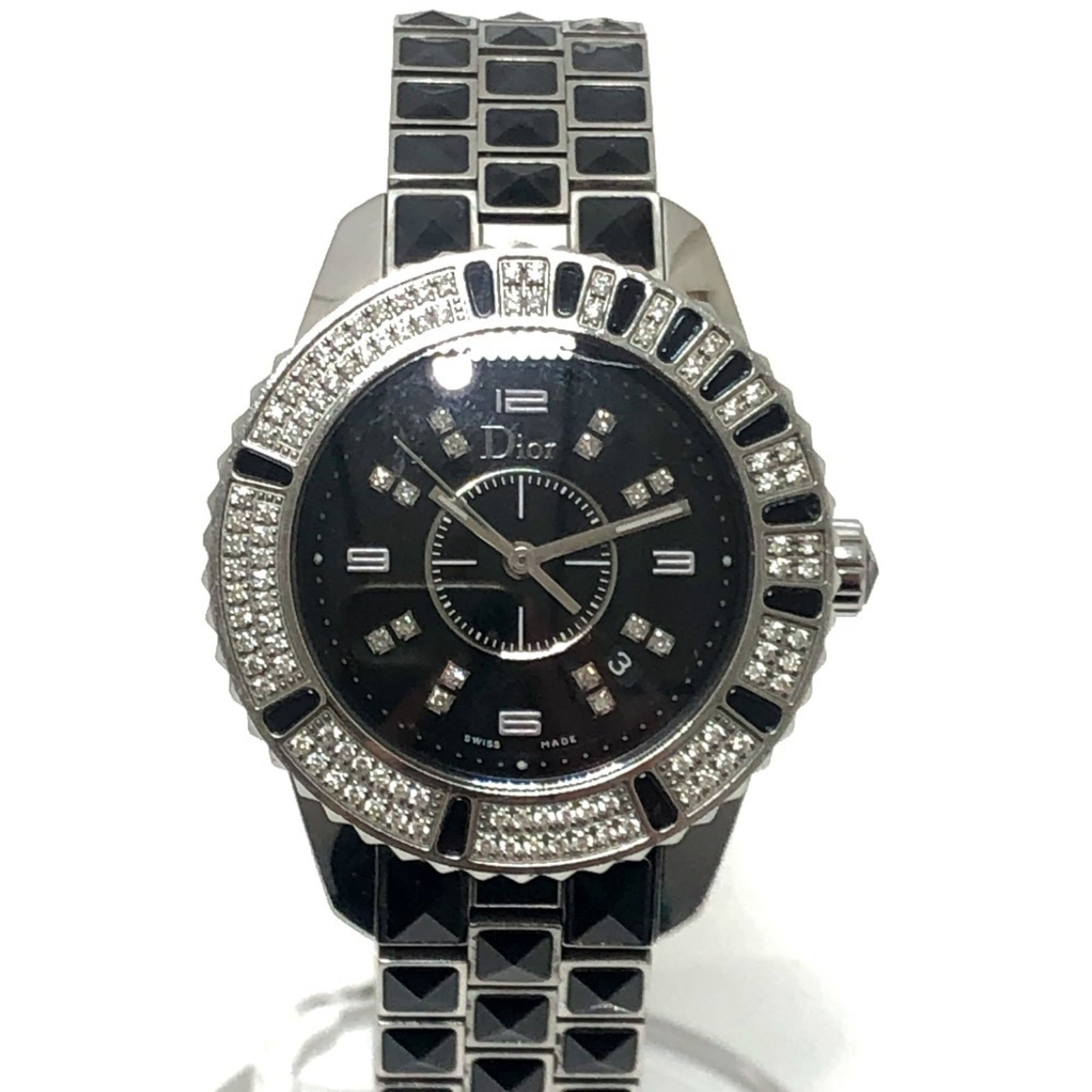 Christian watches Dior: Christian watches Dior Stainless steel case and band, this Christian Dior wristwatch boasts a sleek black dial. The 39mm diameter fits a wrist size of 19cm, making it suitable for women with average t