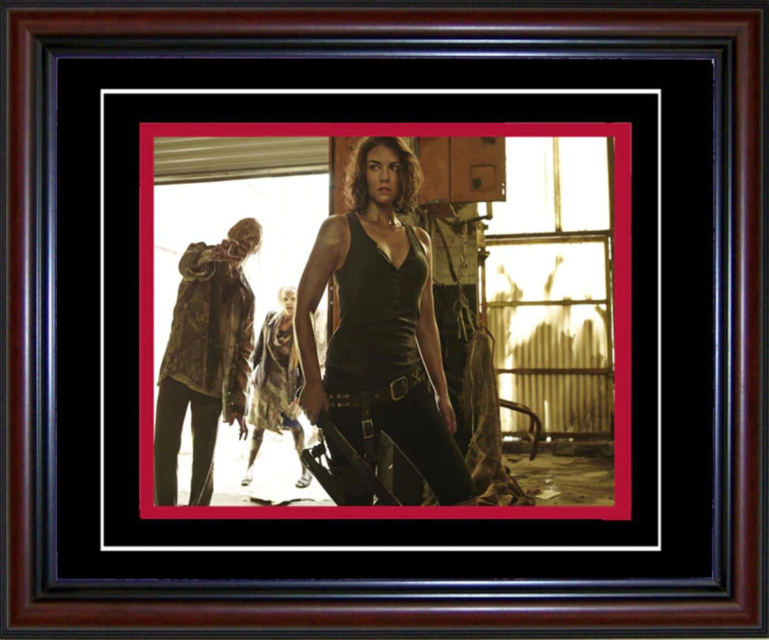 Unsigned Framed Photo Walking Dead Maggie Lauren Cohan 8x10: Unsigned Framed Photo Walking Dead Maggie Lauren Cohan 8x10 The unsigned framed photo of Lauren Cohan as Maggie Greene from The Walking Dead measures 8x10 inches and is presented in a cherry wood