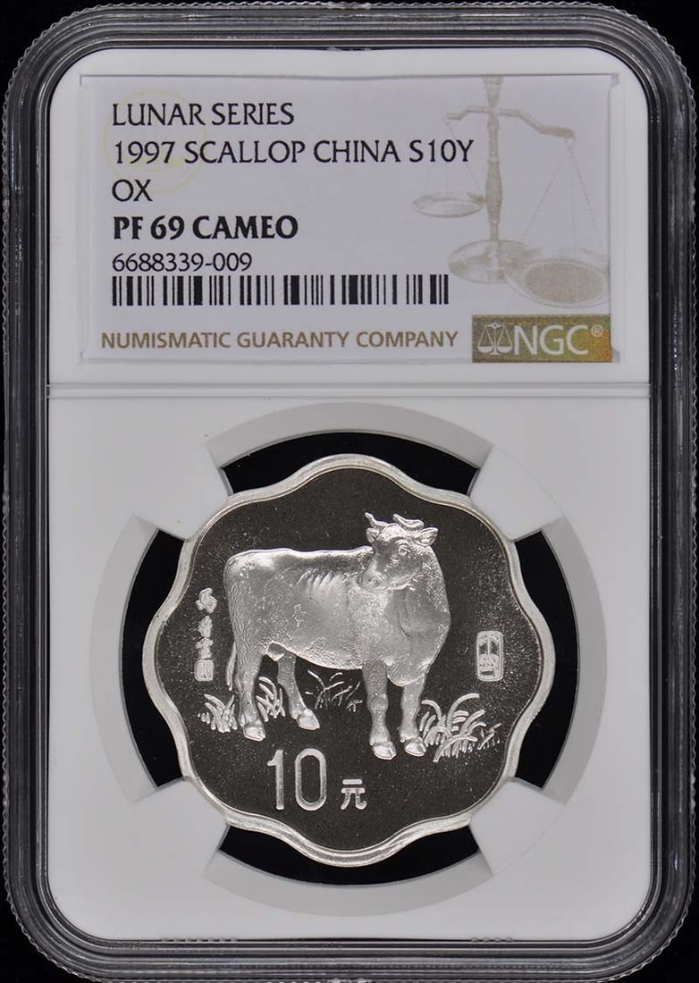 SCALLOP 1997 CHINA OX S10Y NGC PR69CAM: SCALLOP 1997 CHINA OX S10Y NGC PR69CAM The 1997 China Ox S10Y NGC PR69CAM scallop coin features an uncirculated grade and a certification number of 6688339009 from the Numismatic Guaranty
