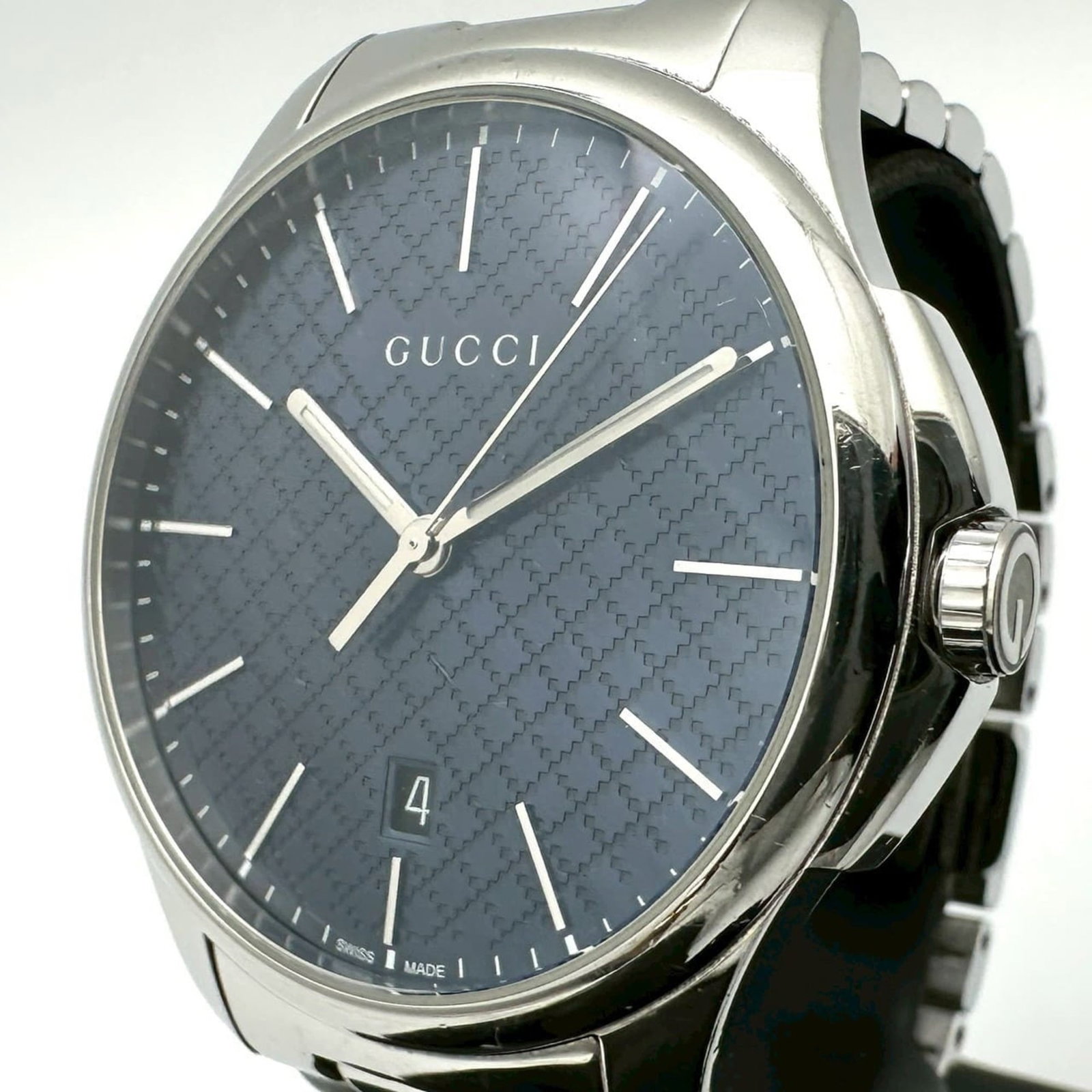 Strict Rules Apply: Strict Rules Apply Stainless steel case and band provide a sleek, modern look for this navy Gucci wristwatch. Measuring 40mm in diameter, it features a classic design with subtle scratches and signs
