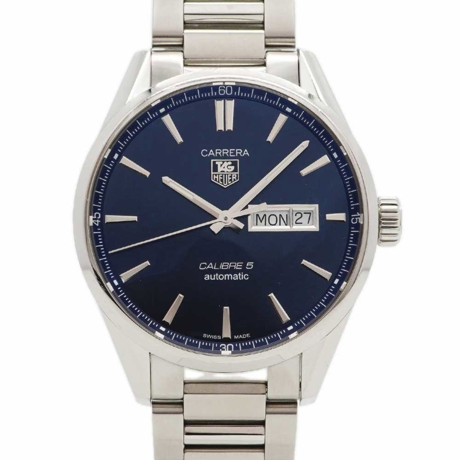 Heuer Watch Tag: Heuer Watch Tag This 41mm stainless steel watch features a navy dial and comes in good condition with some traces of usage. The watch has a wrist size of 20cm, making it suitable for most adult