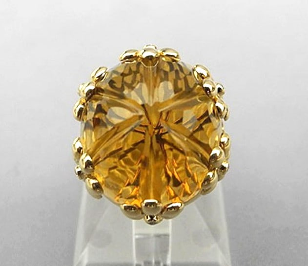 Quartz Diamond with 25.12ct Gold Ring 18k Bezel Floral Ring in 18k Gold Ring Box: Quartz Diamond with 25.12ct Gold Ring 18k Bezel Floral Ring in 18k Gold Ring Box Yellow Quartz and Diamond Cabochon Ring in 18k Gold with Bezel Setting. This beautiful ring features a 25.12ct yellow q