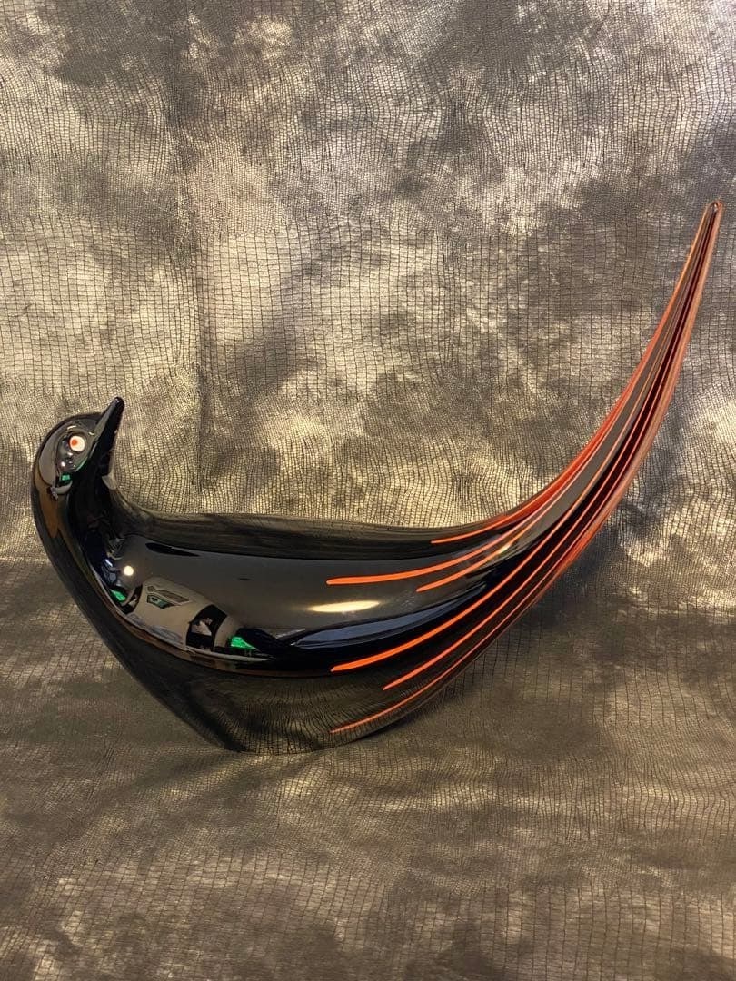 Bisazza Murano Vetro Glass Sculpture Bird 11.8 In: Bisazza Murano Vetro Glass Sculpture Bird 11.8 In The Bisazza Murano Vetro Glass Sculpture Bird stands at an impressive 11.8 inches tall, showcasing intricate craftsmanship and attention to detail in 