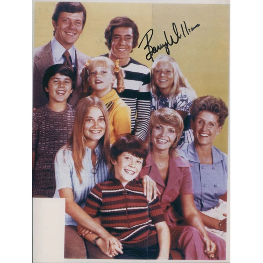 Williams Barry Autographed 8x10 Photo: Williams Barry Autographed 8x10 Photo Authentic Williams Barry Autographed 8x10 Photo in black sharpie. This photo measures 8x10 inches and features a signature from the actor. The item is presented a