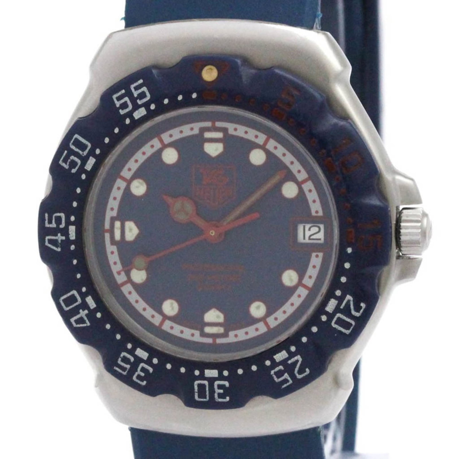 Heuer Watch Tag: Heuer Watch Tag Stainless steel case and rubber band provide a sporty look and feel. The blue dial adds a touch of style to this 35mm wristwatch, which has some signs of usage such as scratches and