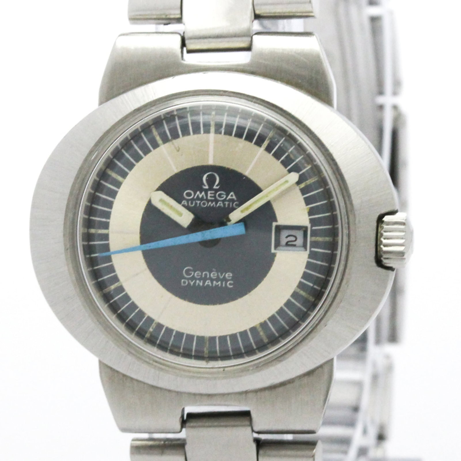 Wristwatch Omega: Wristwatch Omega Stainless steel case and band add a touch of sophistication to this classic Omega wristwatch, featuring a silver dial. With its 30mm diameter, this dress/formal timepiece is perfect