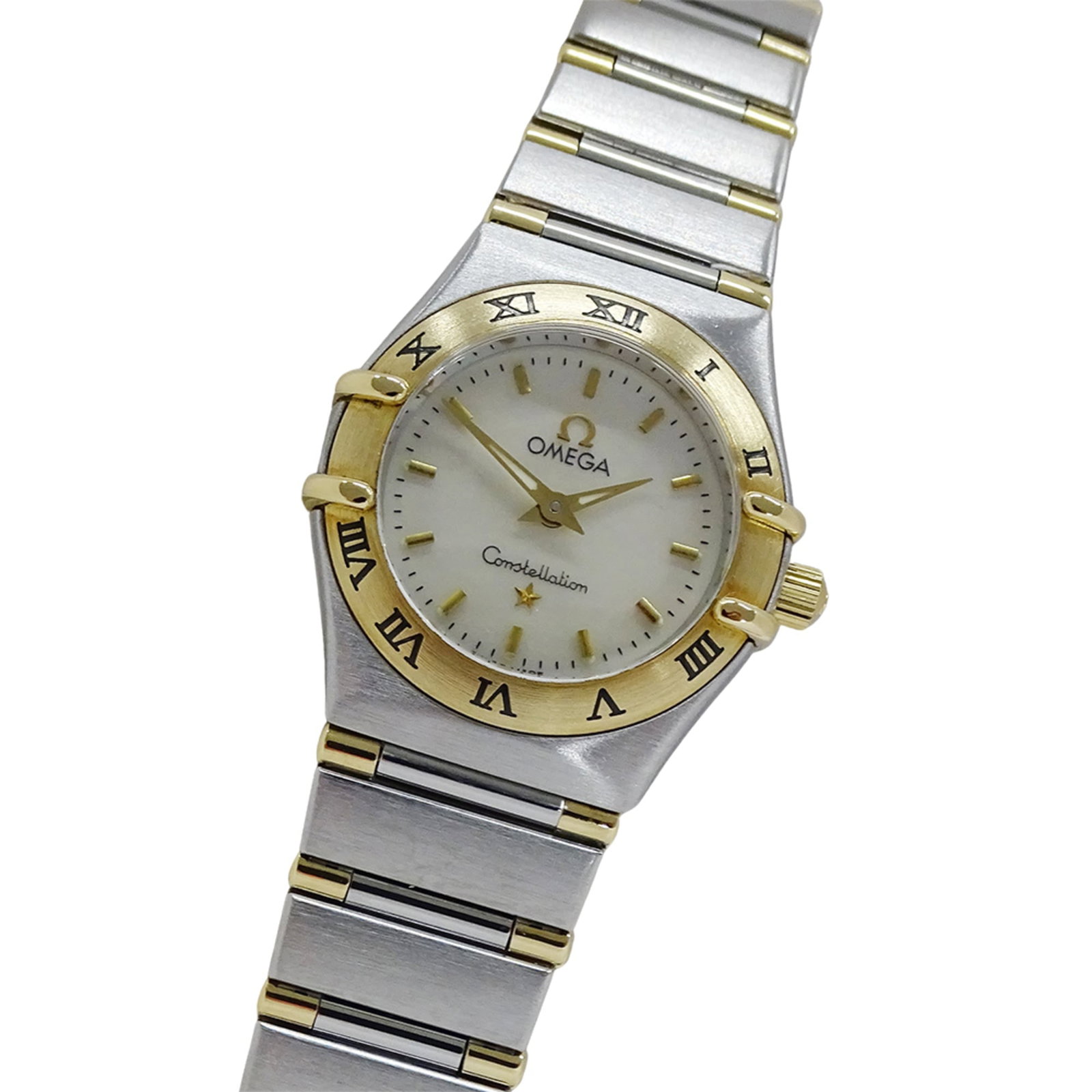 Wristwatch Omega: Wristwatch Omega Stainless steel and yellow gold case and band give this Omega wristwatch a touch of luxury. With its white shell dial and durable construction, it's a reliable timepiece for everyday