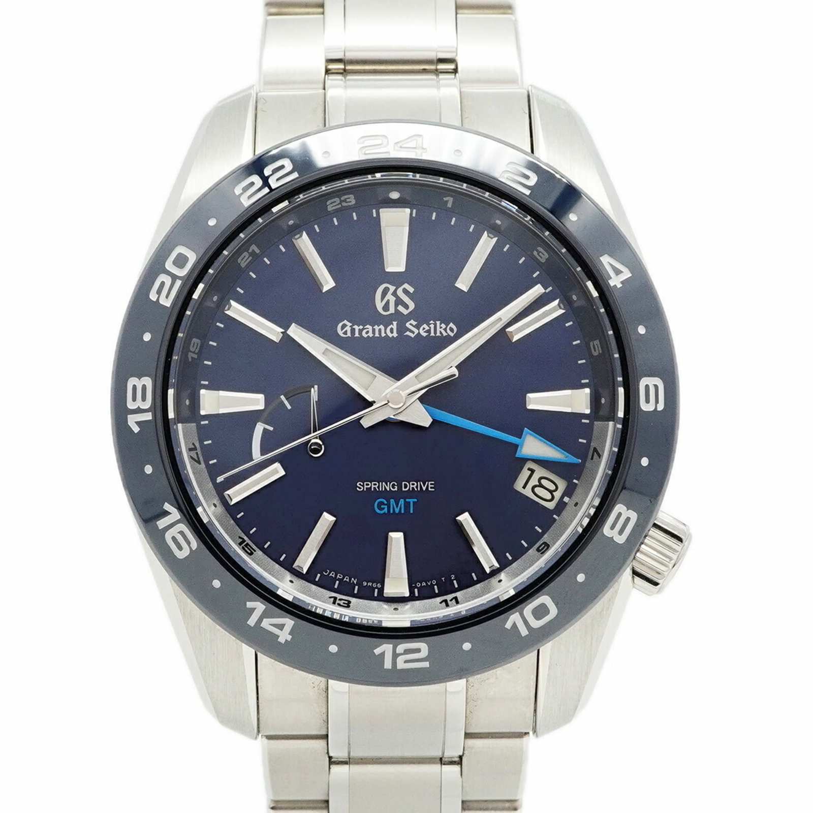 Wristwatch by Seiko: Wristwatch by Seiko Stainless steel band and navy dial make this Seiko wristwatch a classic accessory for everyday wear. With its 40.6mm case diameter and adjustable size of 17.5cm, it's suitable for 