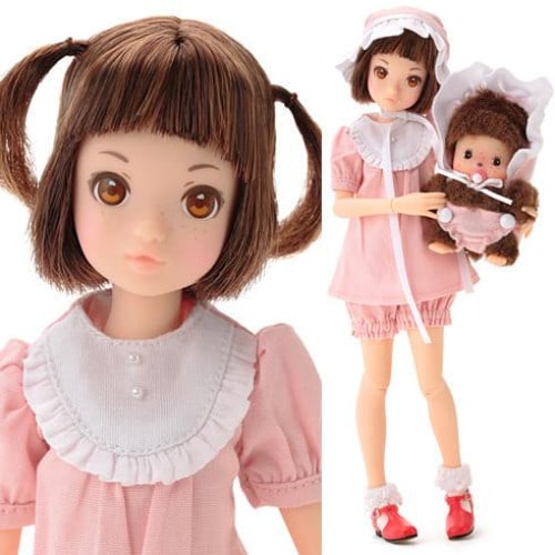 Rar pink item Japan: Rar pink item Japan Momoko is a doll from PetWORKs, known for its distinctive design. This particular item features a unique pink coloration, making it a standout among other Momoko dolls. The doll's