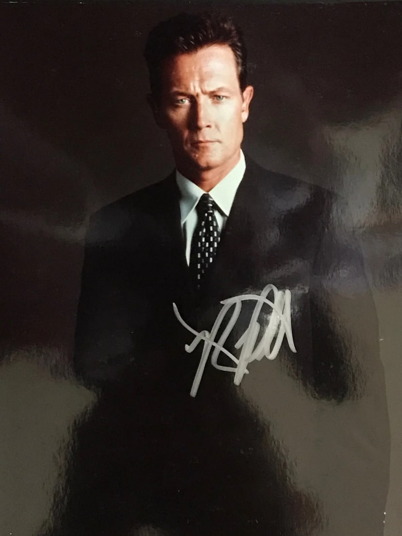 Robert Patrick Celebrity Autographed 8x10 Photo: Robert Patrick Celebrity Autographed 8x10 Photo Robert Patrick's silver sharpie signed 8x10 photo showcases his iconic presence. The celebrity autograph adds a unique touch to any fan's collection.