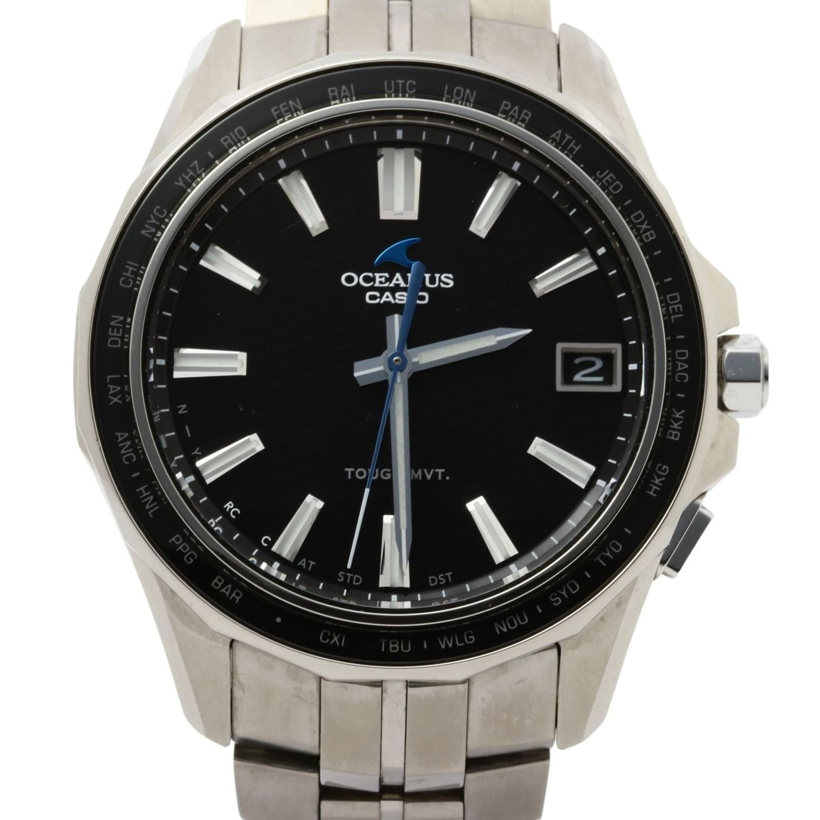 Wristwatch from Casio: Wristwatch from Casio Titanium construction provides durability, while the black dial offers a sleek and timeless appearance. This used Casio wristwatch features a 41.3mm case diameter and a 19cm stra