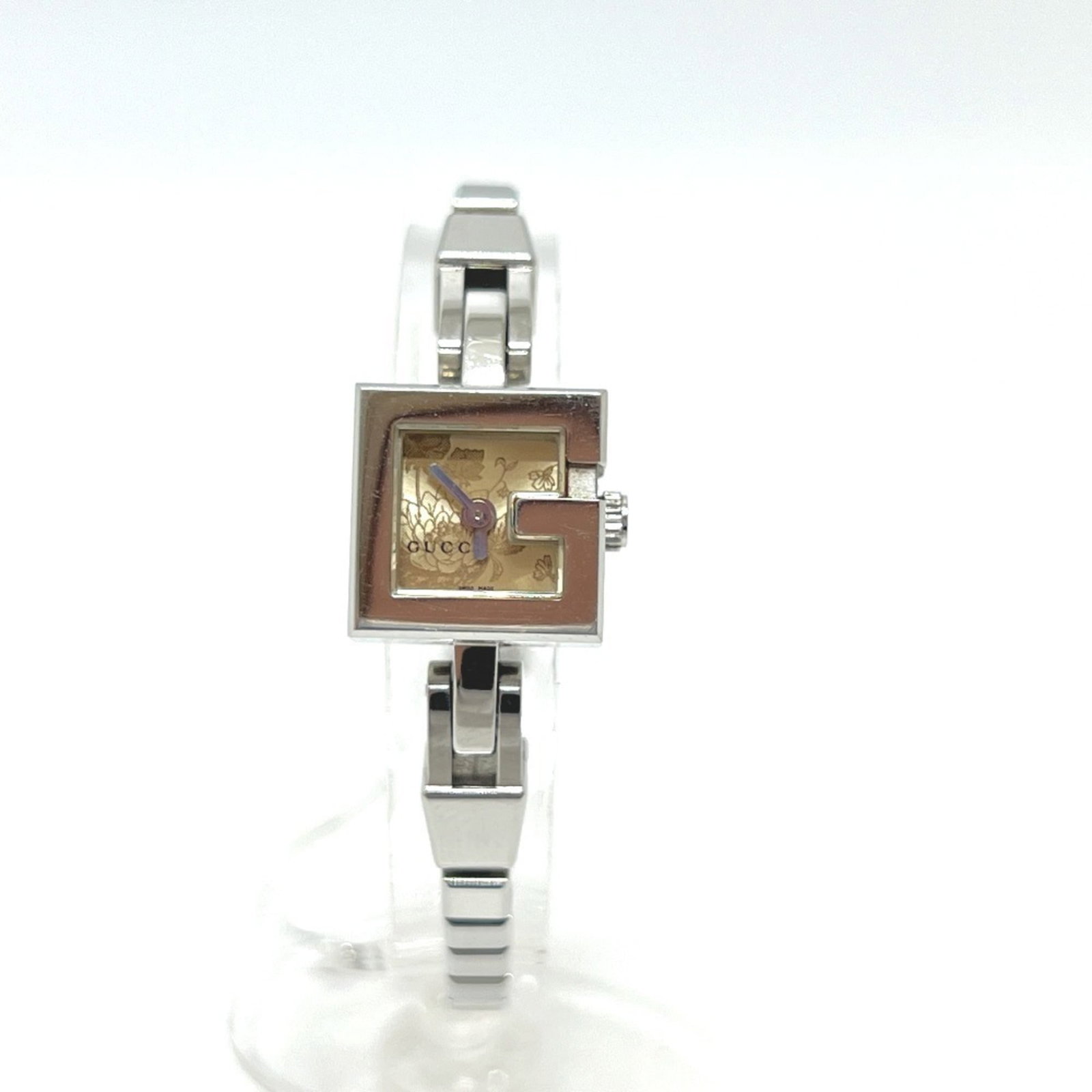 Gucci Wristwatch: Gucci Wristwatch Stainless steel case and band add a sleek touch to this Gucci wristwatch, featuring a silver finish. The watch measures 19mm in diameter and has a comfortable fit for wrists up to 14.