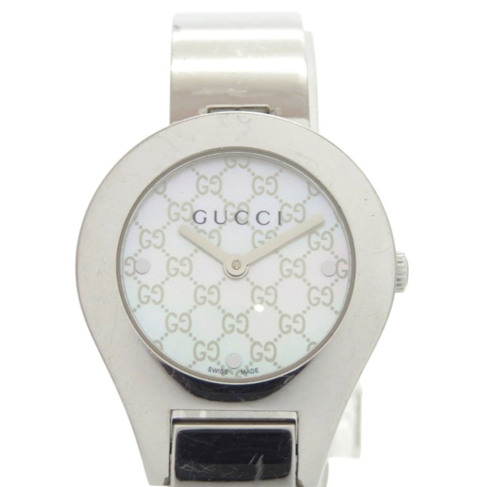 Gucci Wristwatch: Gucci Wristwatch Stainless steel case and band, the Gucci wristwatch boasts a sleek design. With its 26mm diameter and adjustable size range, it suits wrists from 16cm to 17.5cm. This pre-owned watch 