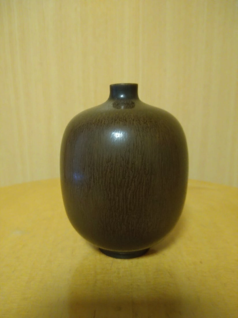 Gustavsberg Berndt Friberg Vase, dark brown, H9.1cm x W6.9cm (1 of 6)
