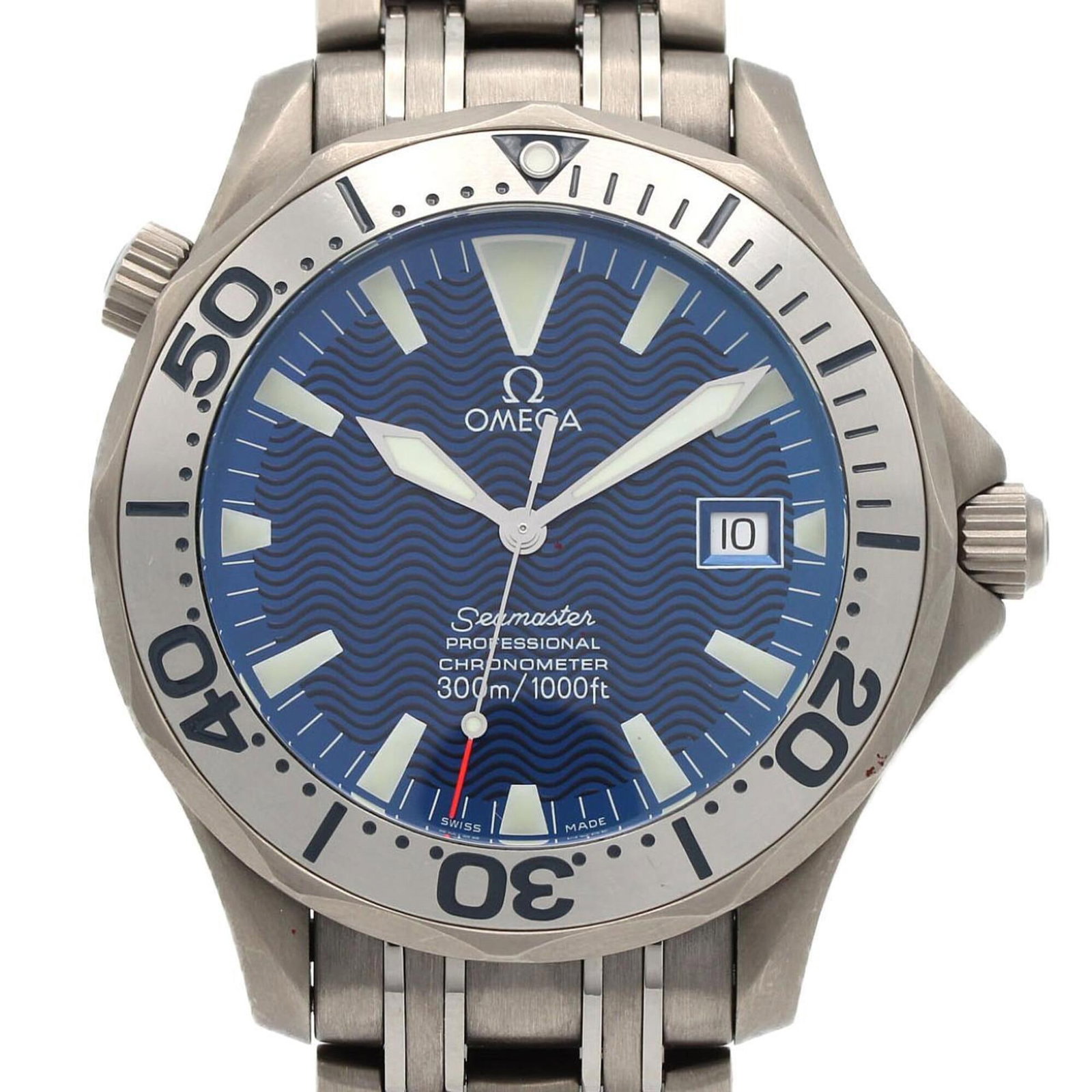 Omega Wristwatch: Omega Wristwatch Titanium case and band provide a durable and modern look, while the blue dial adds a touch of style. This Omega wristwatch features a 41mm diameter case and a comfortable 18cm strap s