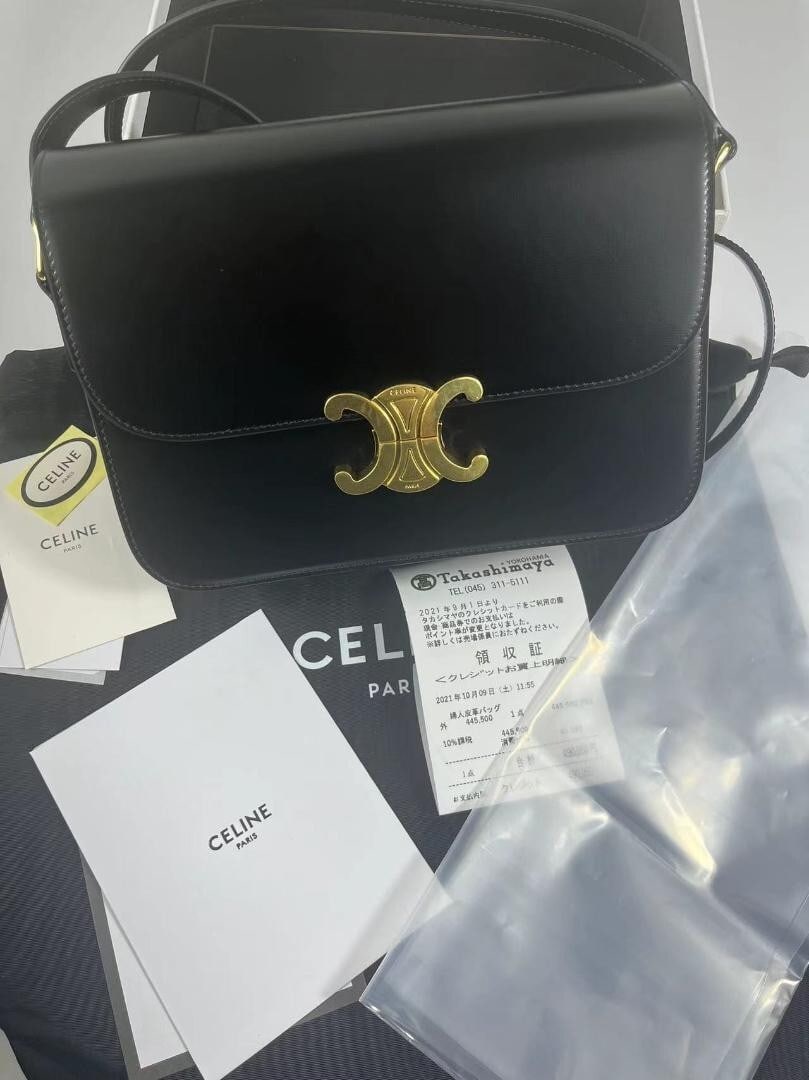 Celine Classique Triomphe Bag in shiny calfskin Black 187363BF4 Classic F/ S: Celine Classique Triomphe Bag in shiny calfskin Black 187363BF4 Classic F/ S Shiny calfskin Black Celine Classique Triomphe Bag, featuring adjustable gold hardware and lambskin lining. This classic me