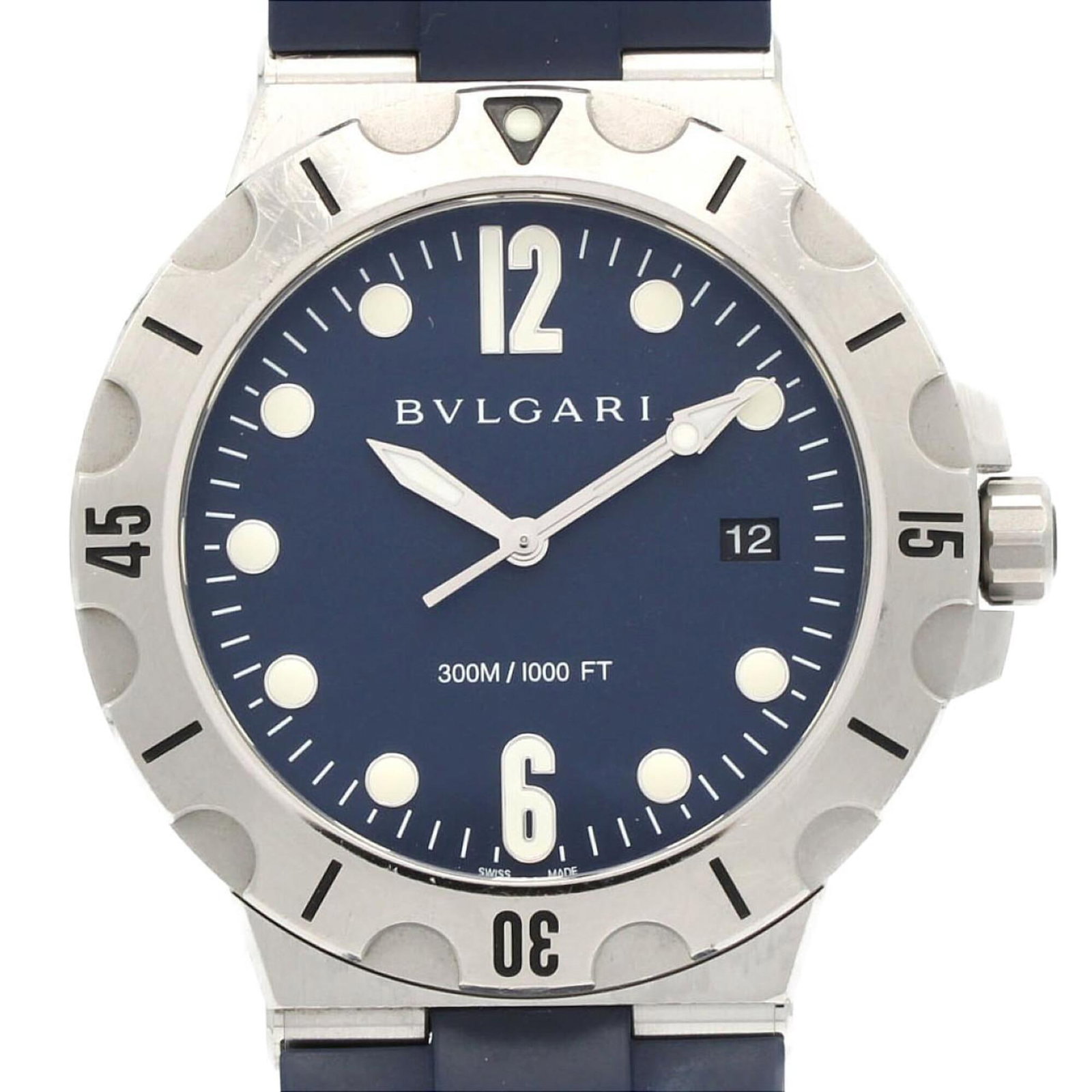 Bvlgari Wristwatch: Bvlgari Wristwatch Stainless steel case and rubber band provide a durable and comfortable fit, while the blue dial adds a touch of elegance to this Bvlgari wristwatch. With its 41mm diameter and used 