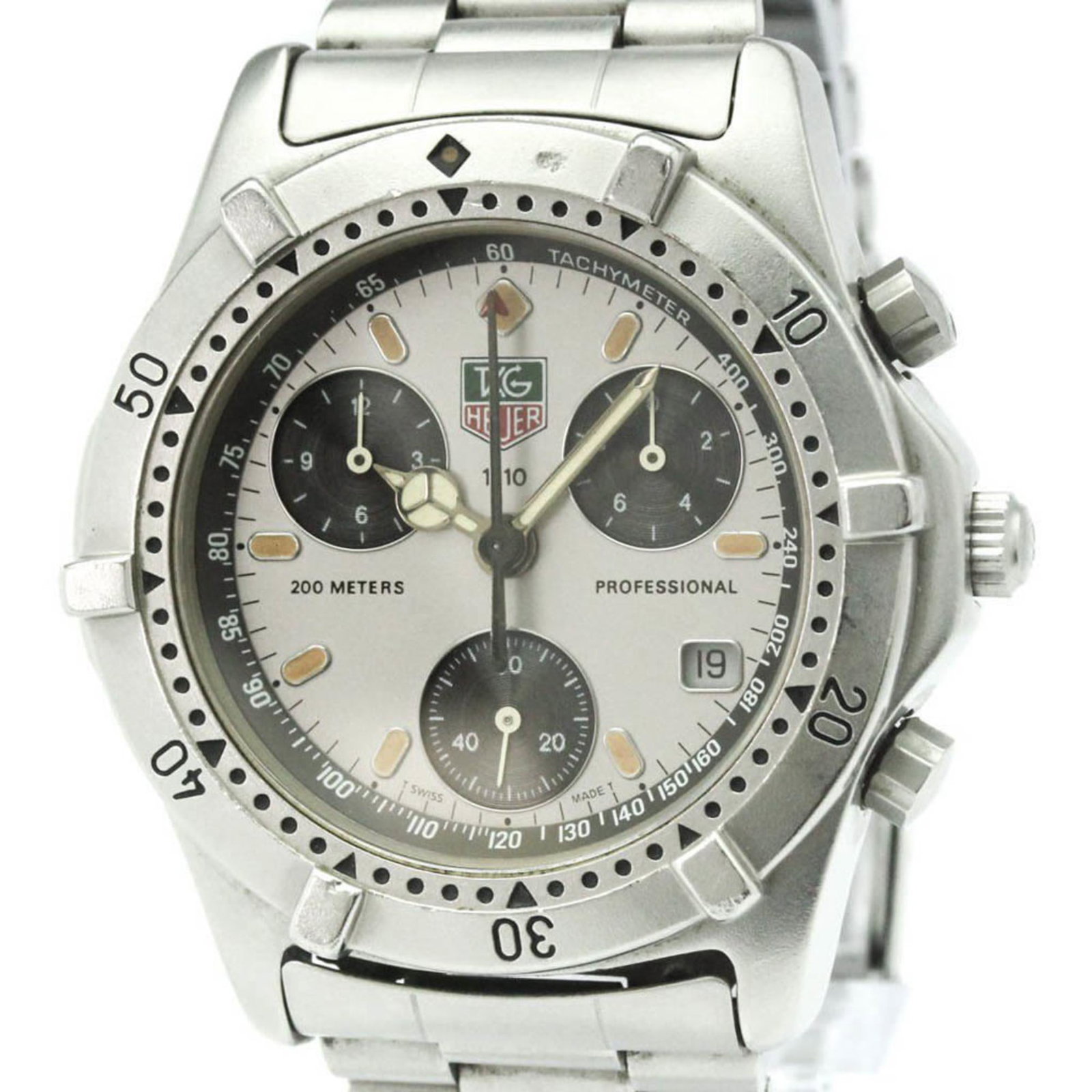 Wristwatch by Tag Heuer: Wristwatch by Tag Heuer Stainless steel case and band, silver dial, and sporty design make this Tag Heuer wristwatch a stylish accessory for everyday wear. With its 40mm diameter, it's perfect for tho