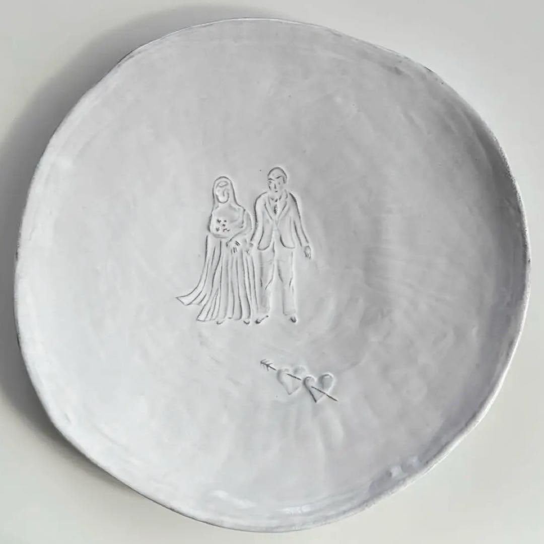 Astier de Villatte Large Plate 14in PLTMRS1 French Handmade Collectible Rare: Astier de Villatte Large Plate 14in PLTMRS1 French Handmade Collectible Rare Astier de Villatte Large Plate, 14in, features a white porcelain and pottery construction. This French handmade collectible
