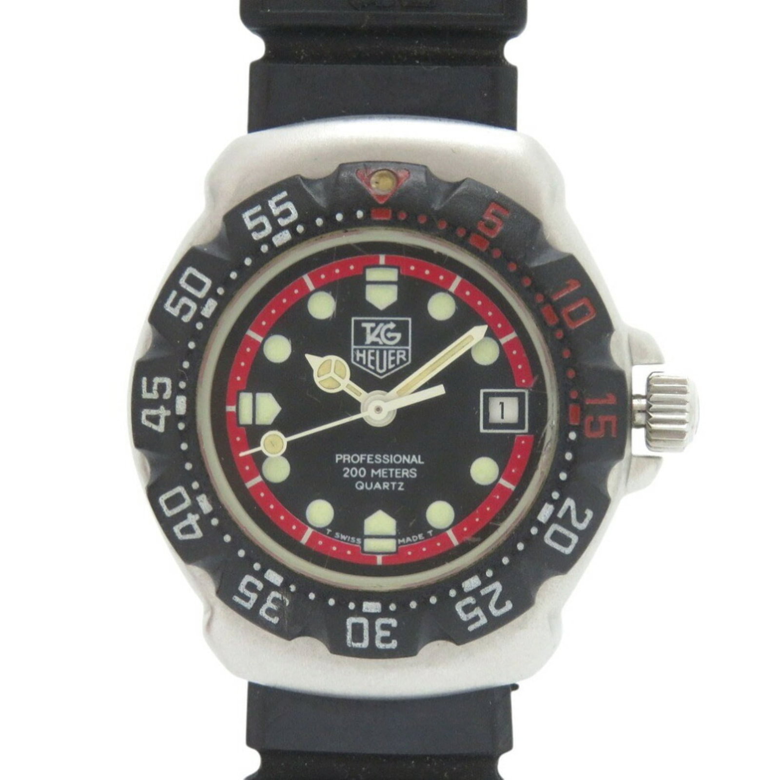 Wristwatch by Tag Heuer: Wristwatch by Tag Heuer Stainless steel case and rubber band provide a durable and comfortable fit for wrists in sizes 13cm-19cm. This black Tag Heuer wristwatch features a 29mm diameter case, making 