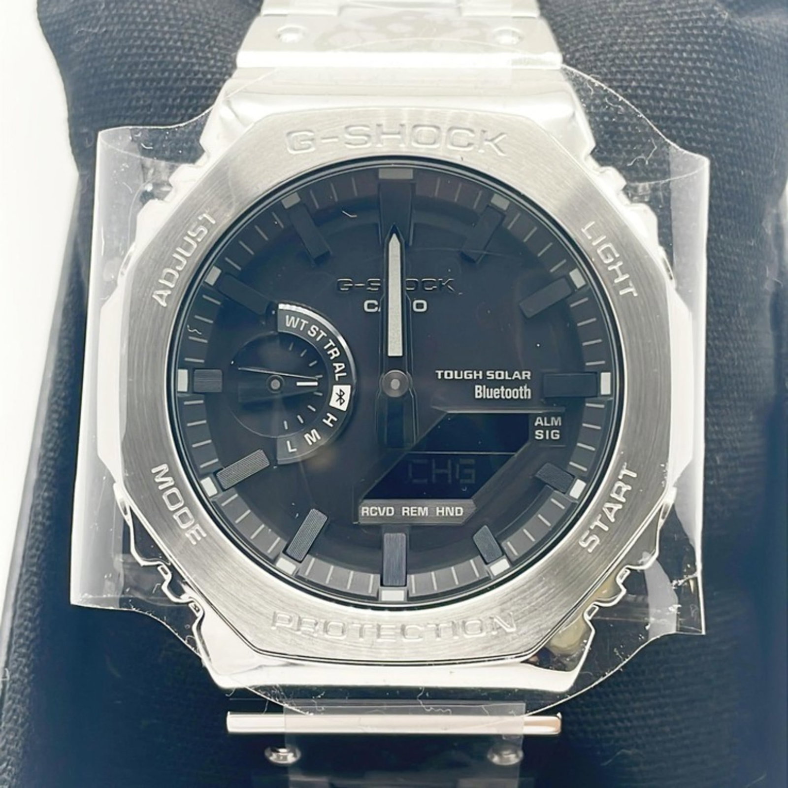 Wristwatch from Casio: Wristwatch from Casio Stainless steel construction provides durability and a sleek look. This black Casio wristwatch features a 44.4mm case diameter, suitable for wrists ranging from 15cm to 20.5cm in