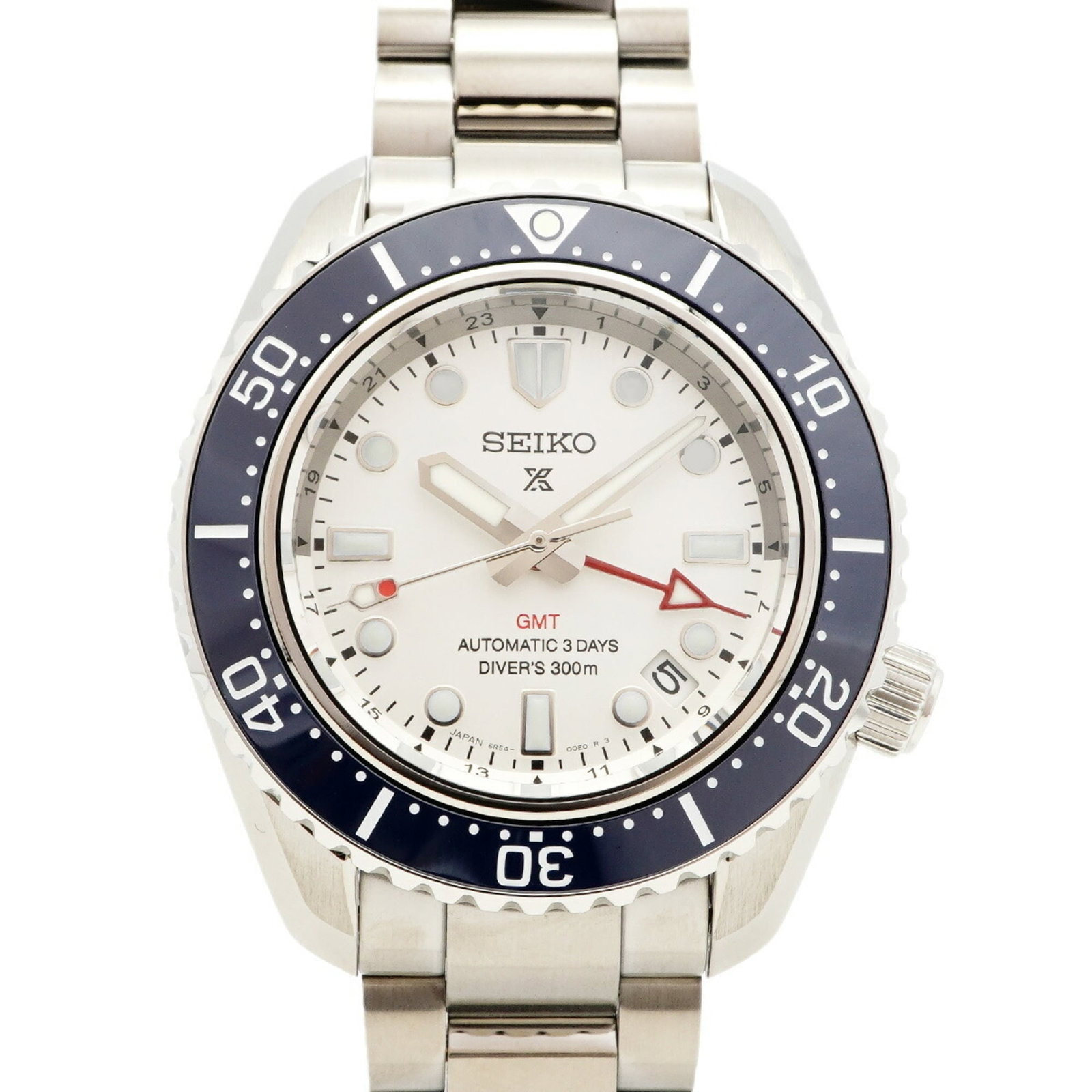Wristwatch from Seiko: Wristwatch from Seiko Seiko wristwatch with silver dial and stainless steel band, featuring a 41.8mm case diameter and adjustable length for a comfortable fit. The watch has some minor signs of