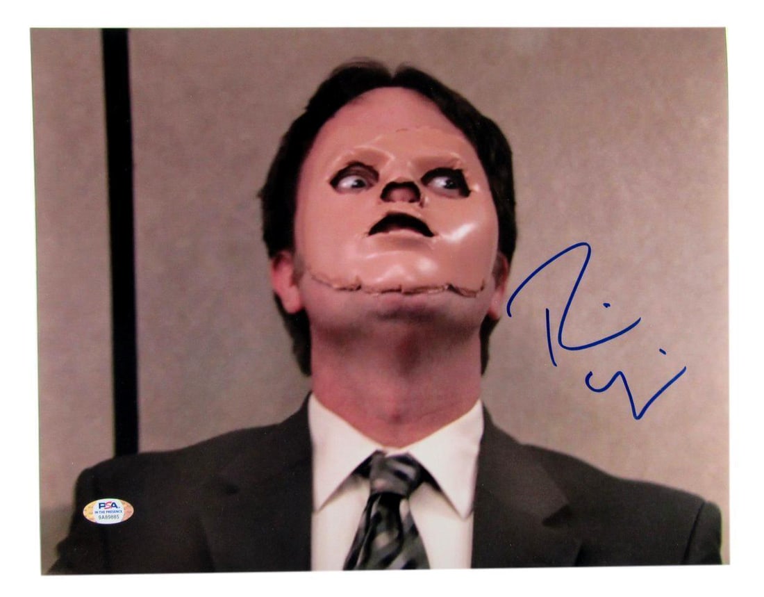 Rainn Wilson Signed 11x14 The Office Dwight Schrute Photo PSA/ DNA ITP 160408: Rainn Wilson Signed 11x14 The Office Dwight Schrute Photo PSA/ DNA ITP 160408 This photo, signed by Rainn Wilson as Dwight Schrute from The Office, measures 11x14 inches and features his iconic charac