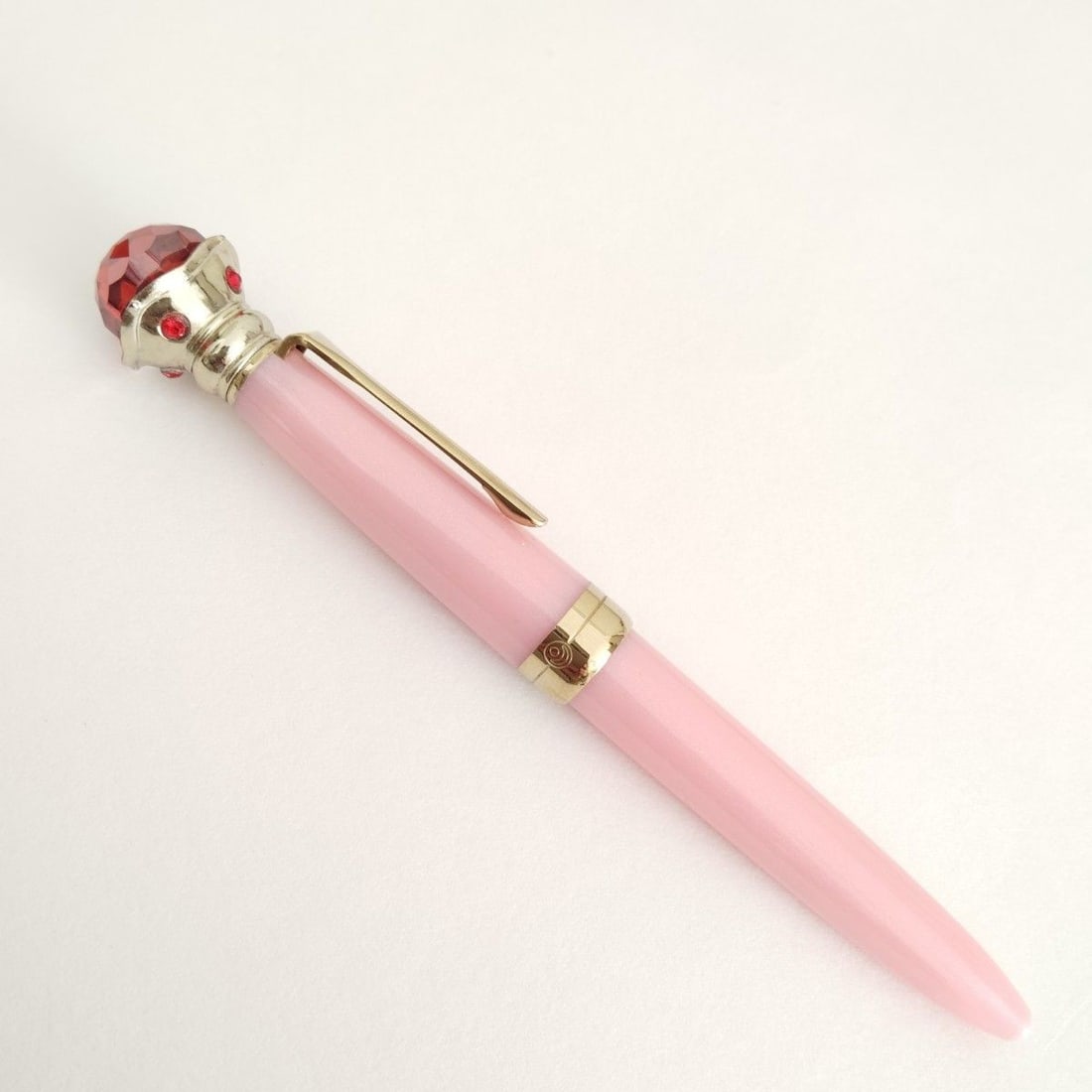 Sailor Moon fountain pen Official Disguise Pen Sailor Limited Collectible: Sailor Moon fountain pen Official Disguise Pen Sailor Limited Collectible Official Sailor Moon fountain pen, designed in Japan. This limited collectible features the iconic character's official disgui