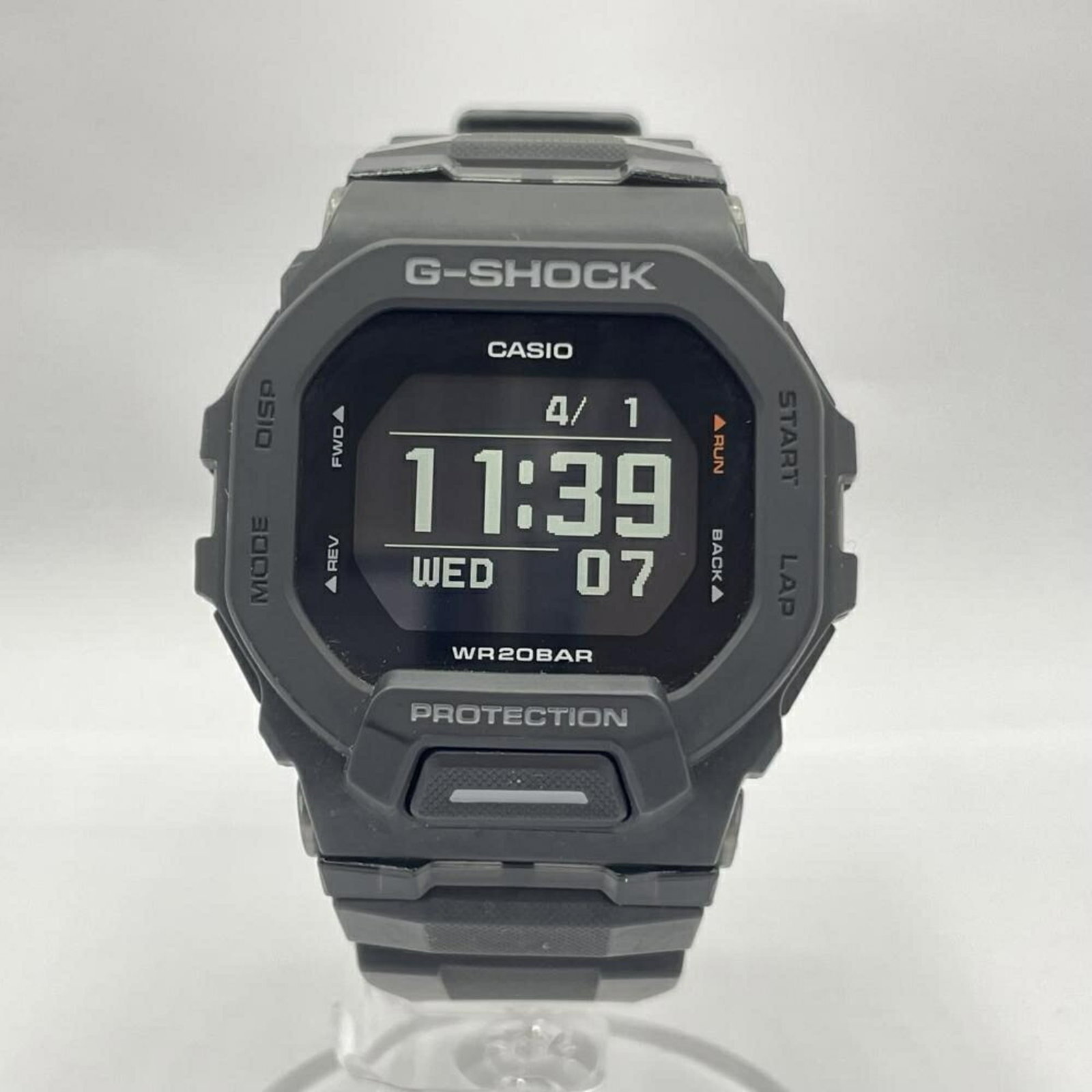 Wristwatch from Casio: Wristwatch from Casio The Casio wristwatch boasts a sleek design with a 45mm case diameter, making it a stylish accessory for everyday wear. With its durable construction and classic style, this used 